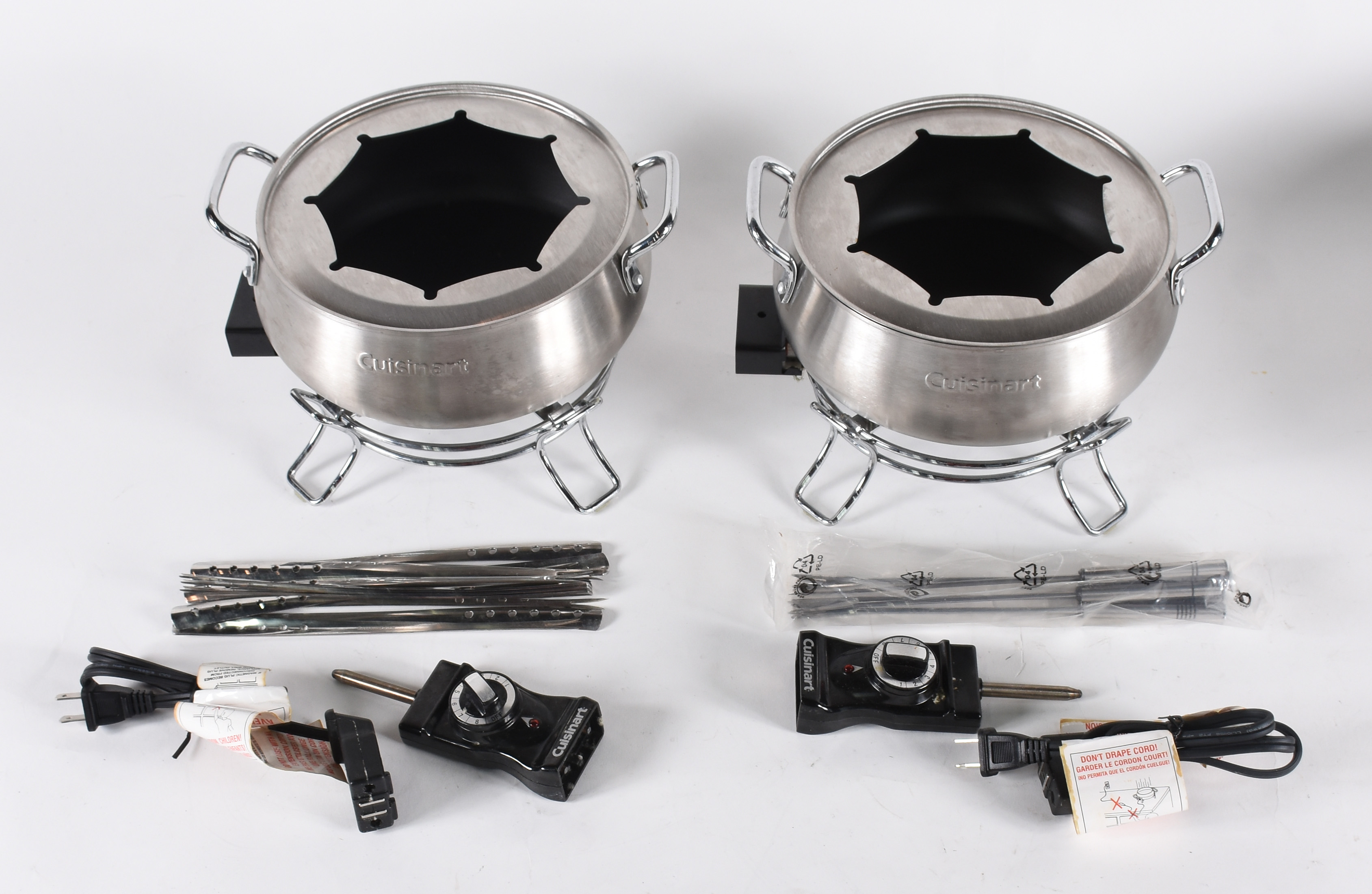 Duas panelas elétricas de fondue, fabricação CUISINART, acompanham... - foto 1 de 6