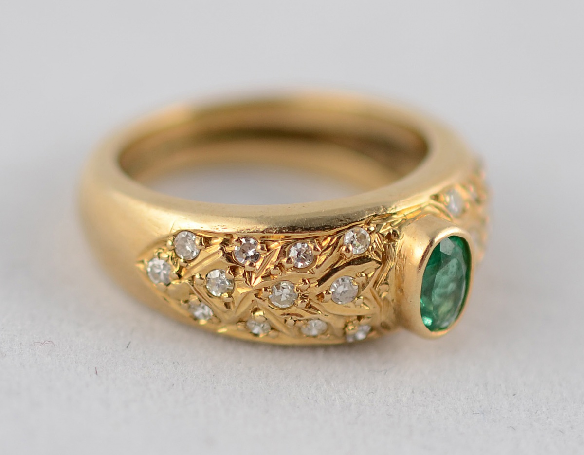 Anel de ouro 18 k com 24 brilhantes c/ aproximadamente 0.30 ct e... - foto 1 de 2