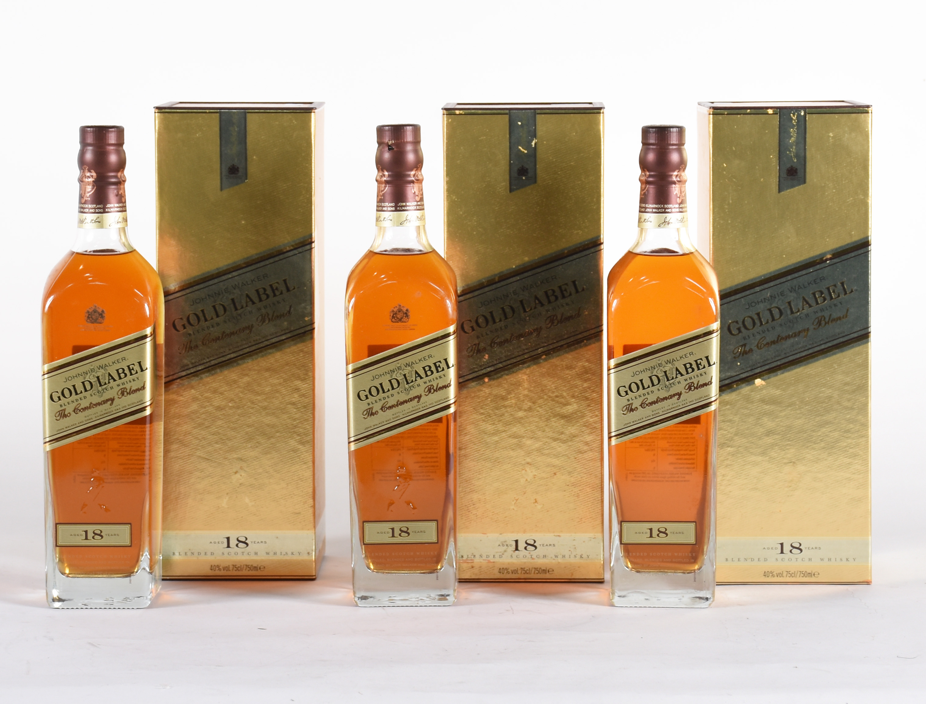Três garrafas de Whisky 18 anos. Gold Label. - foto 1 de 3