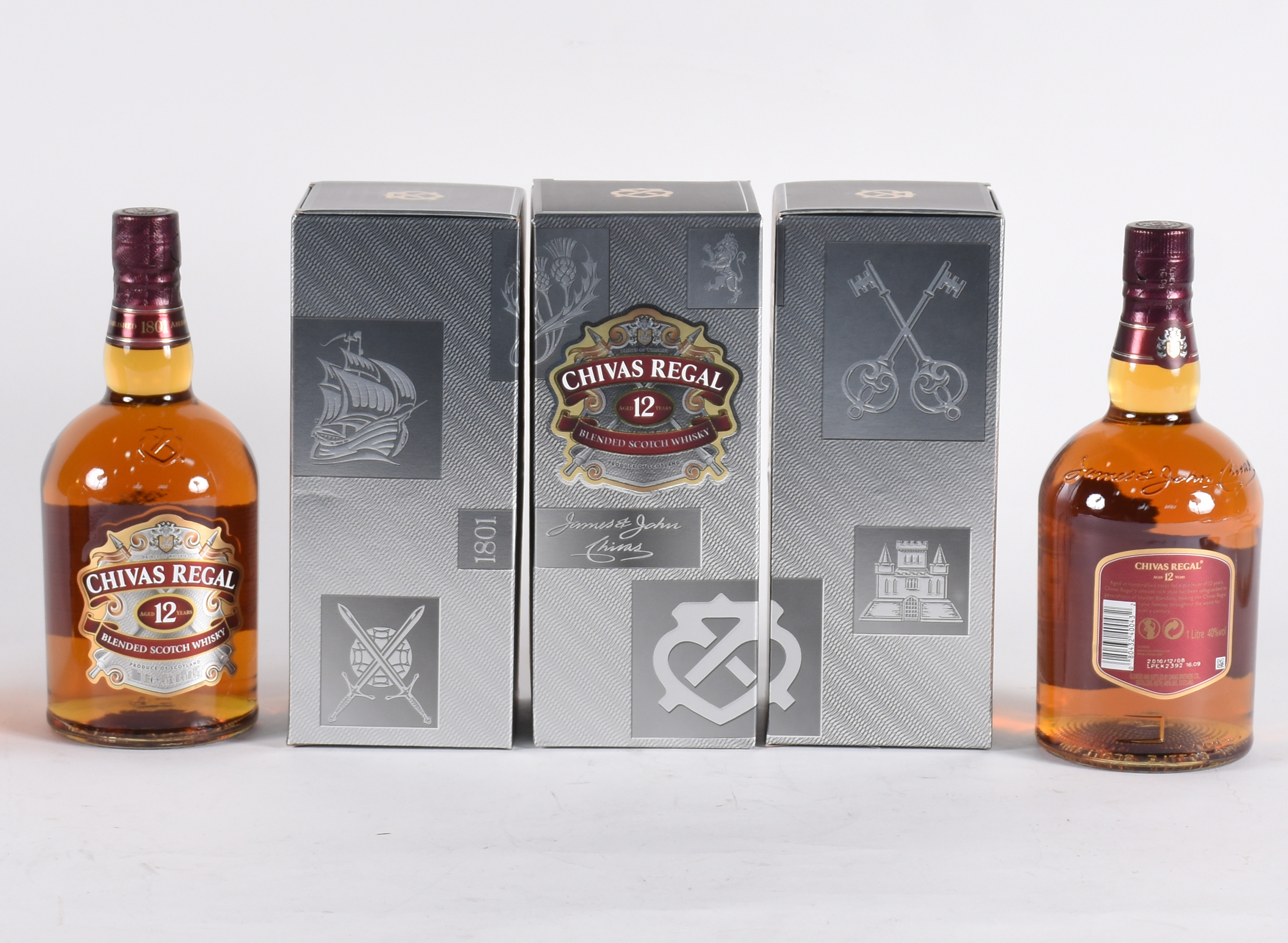 Tres garrafas de Whisky Chivas 12 anos. - foto 2 de 2