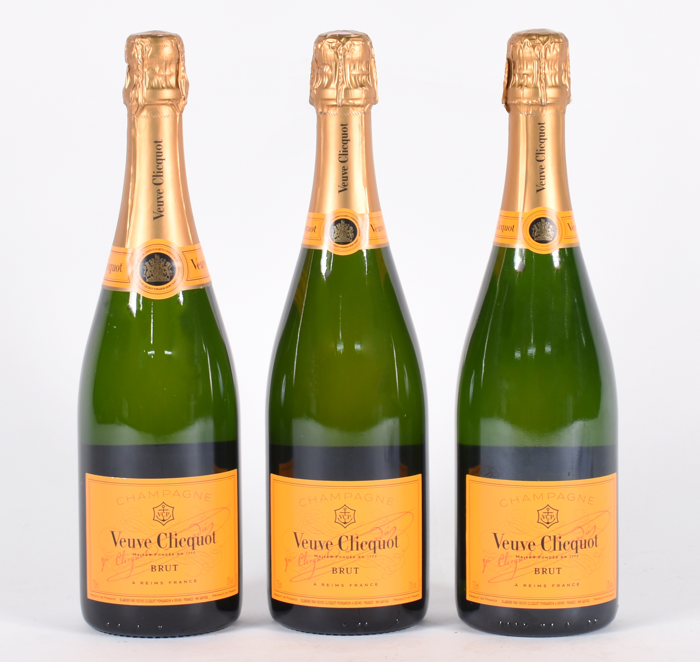 Tres garrafas de Champagne Veuve Clicquot, Brut, 750ml - foto 1 de 3