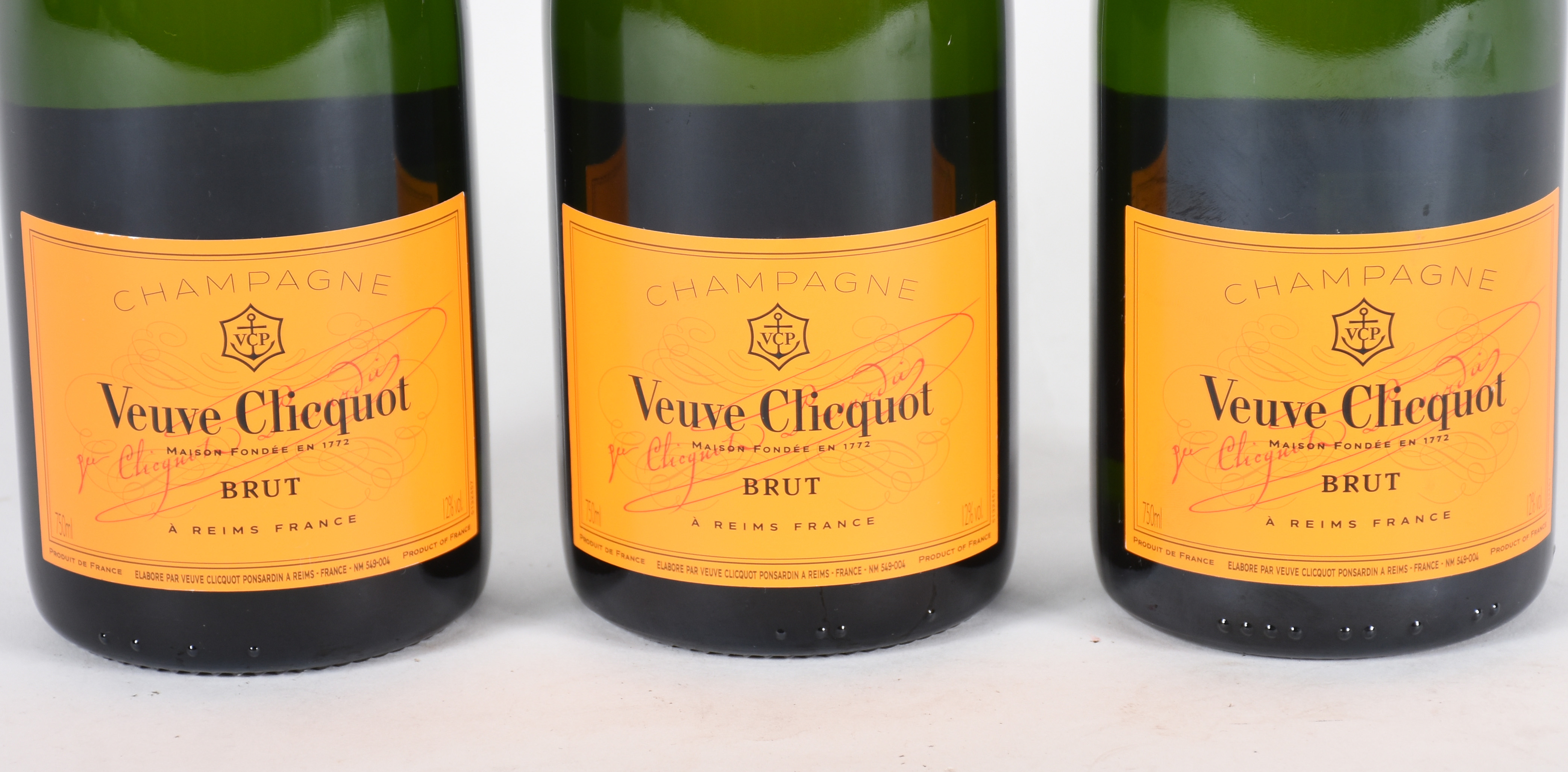 Tres garrafas de Champagne Veuve Clicquot, Brut, 750ml - foto 2 de 3