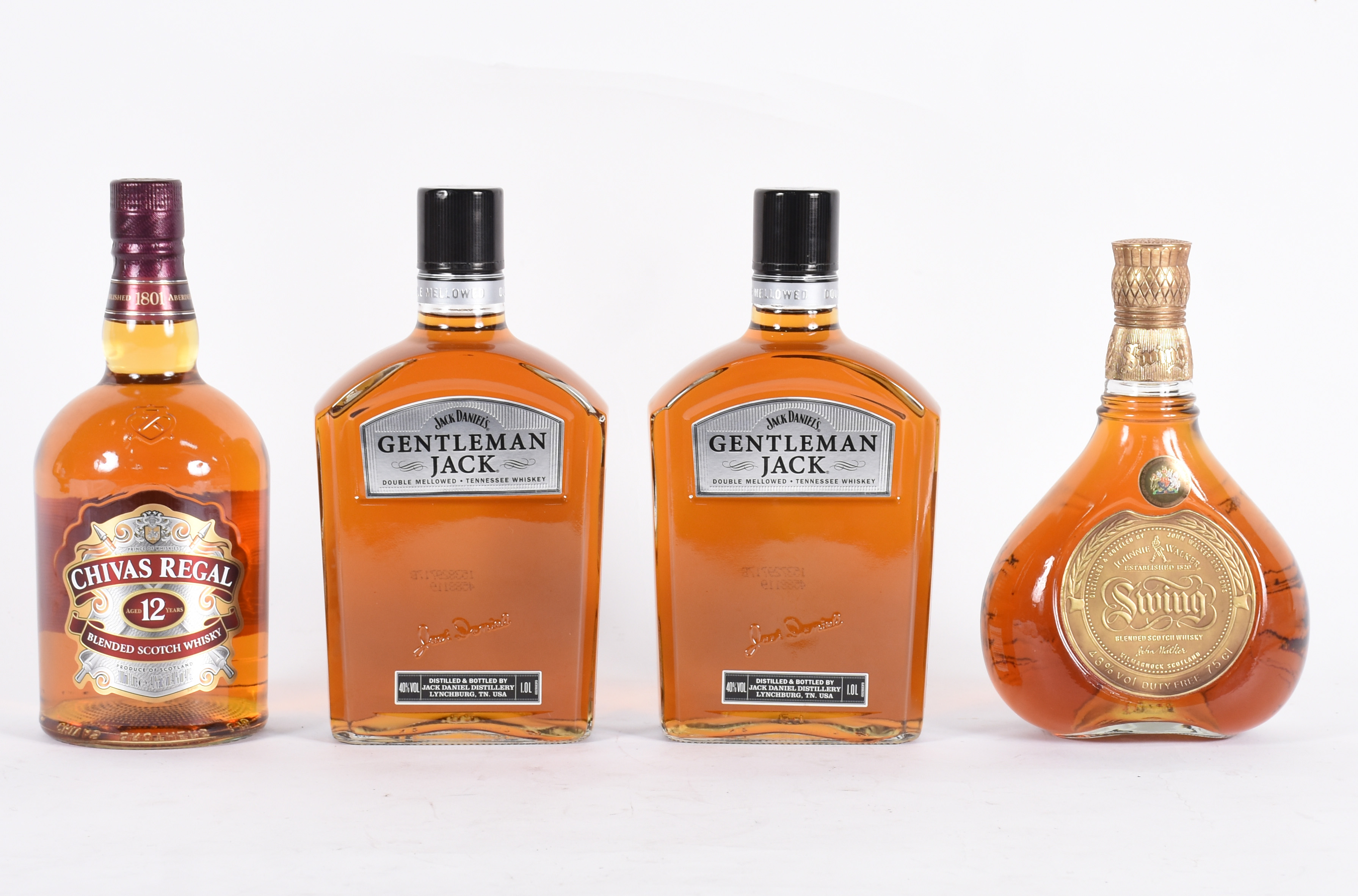 Quatro garrafas de Whisky, sendo: 2 Gentleman Jack, 1 Chivas e 1... - foto 1 de 4