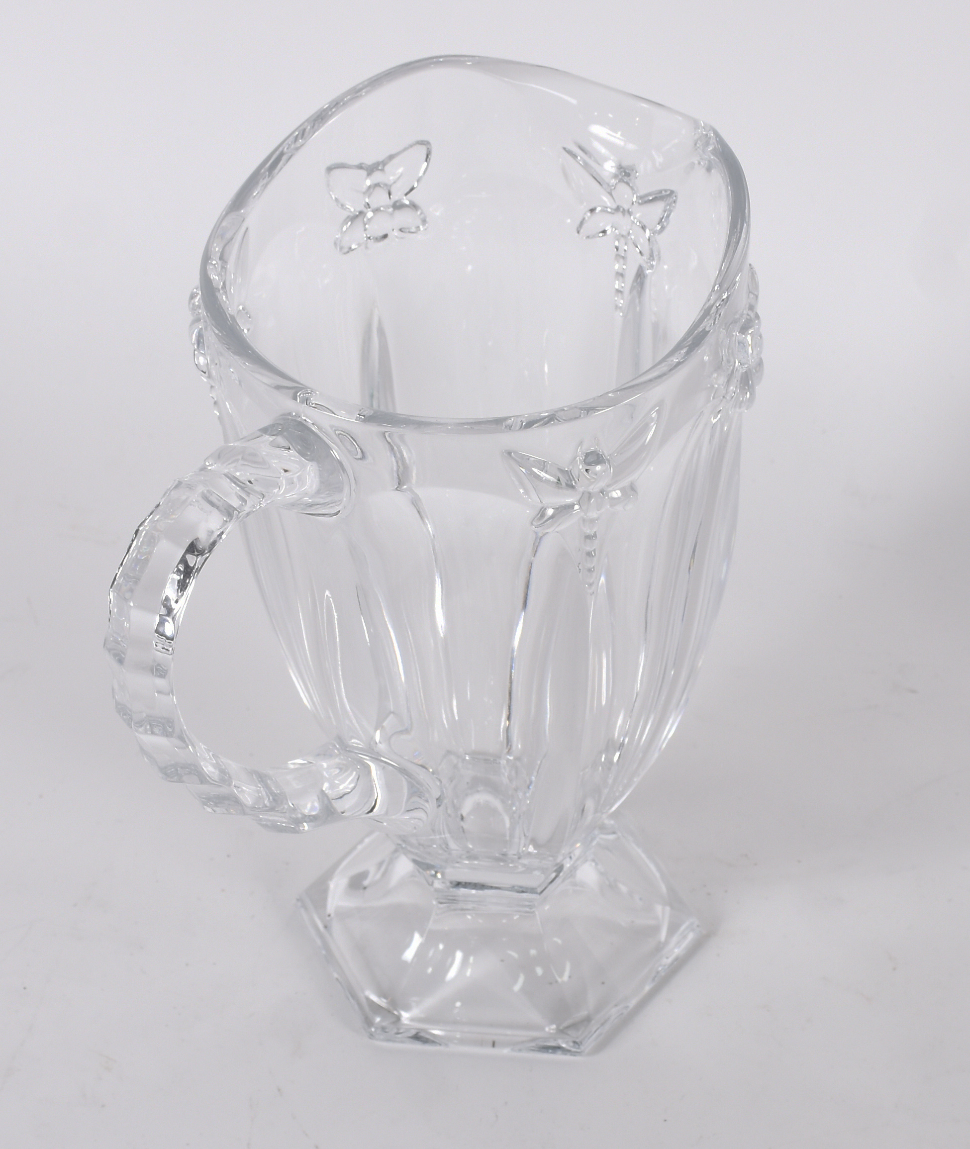 Tres peças, sendo jarra para água (altura 25 cm)e dois prato para... - foto 5 de 5