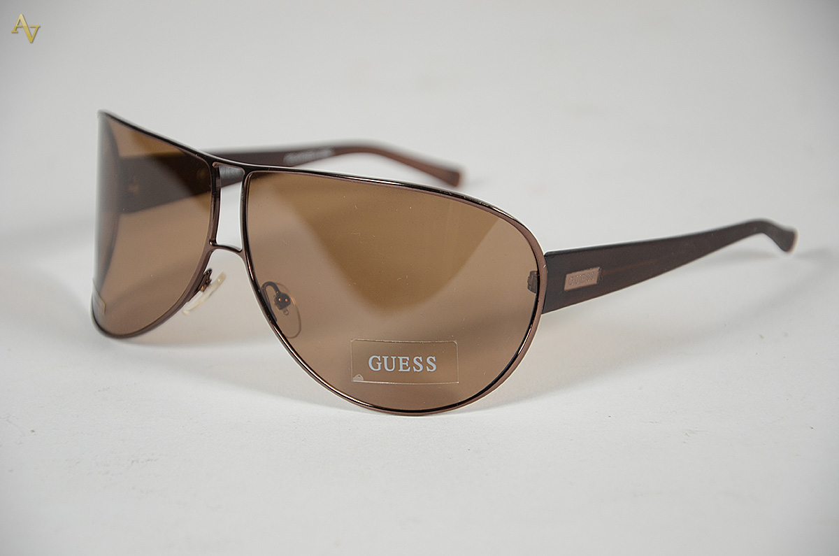 GUESS - Óculos escuros - no estojo (não o original), sem uso. - foto 1 de 3