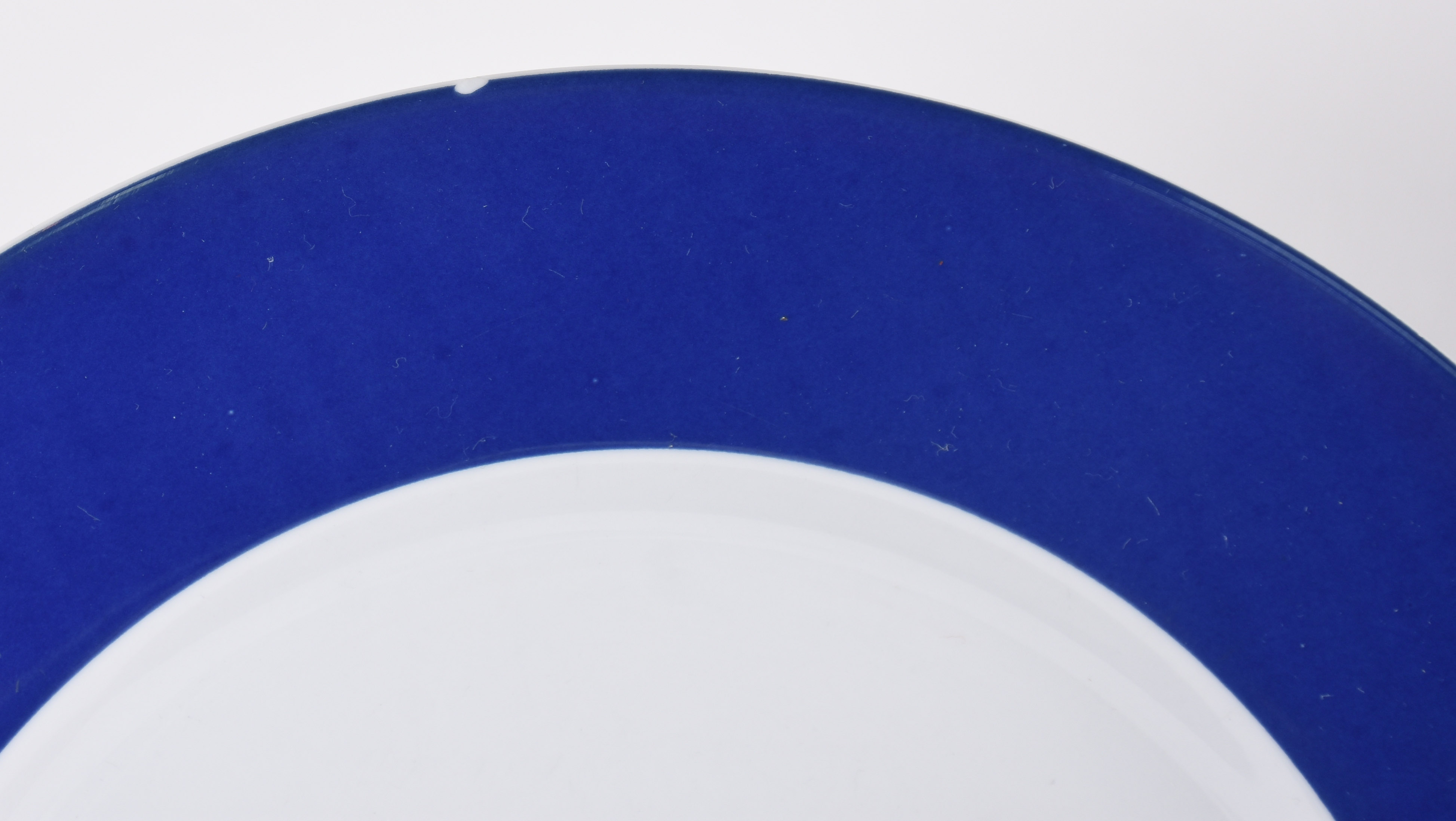 Serviço de jantar de porcelana "EMA", borda azul, composto de 28... - foto 3 de 4