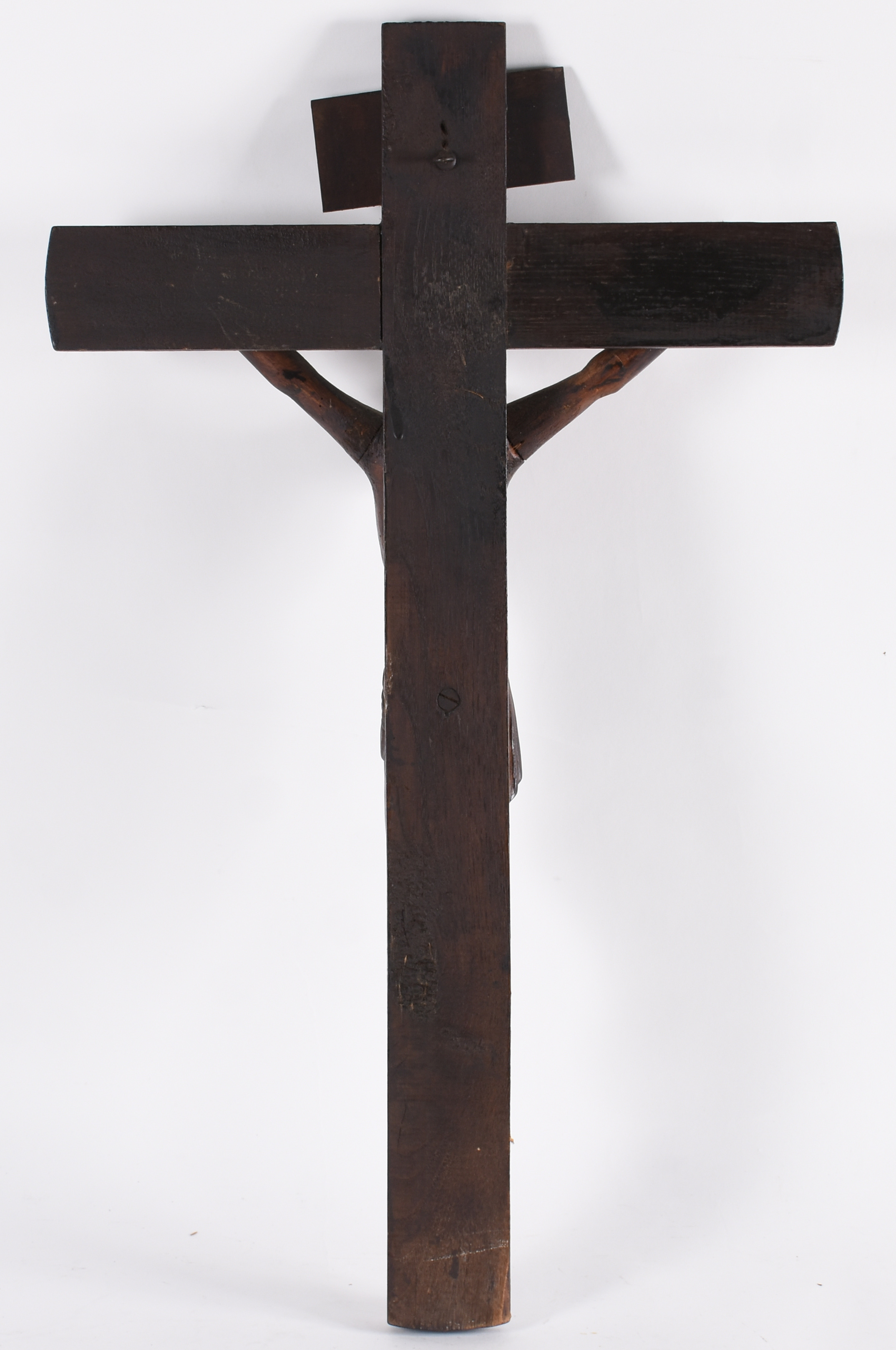 Crucifixo de madeira com figura de Cristo entalhada. (altura total) - foto 3 de 4