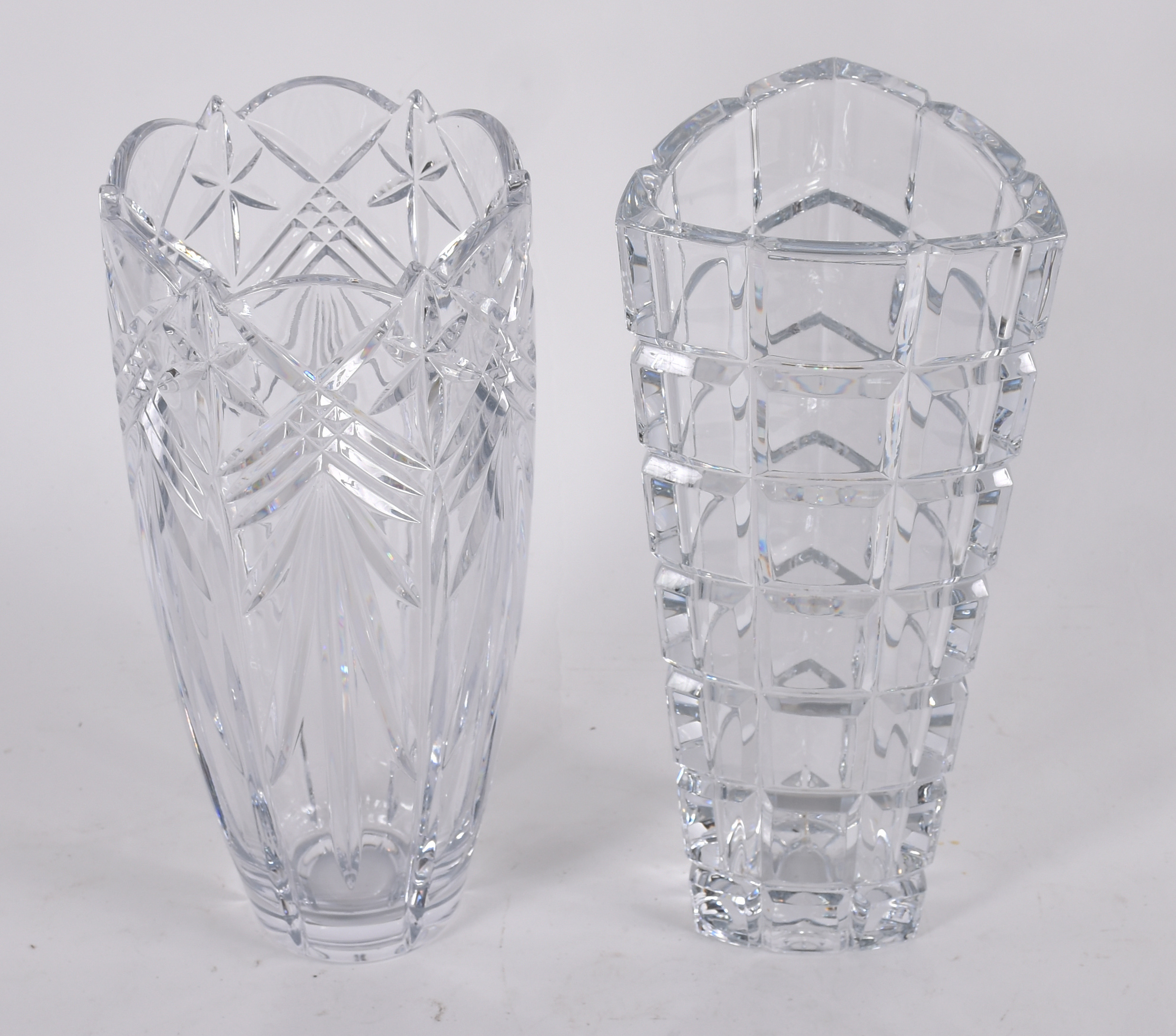 Dois vasos de cristal europeu lapidado. - foto 2 de 4
