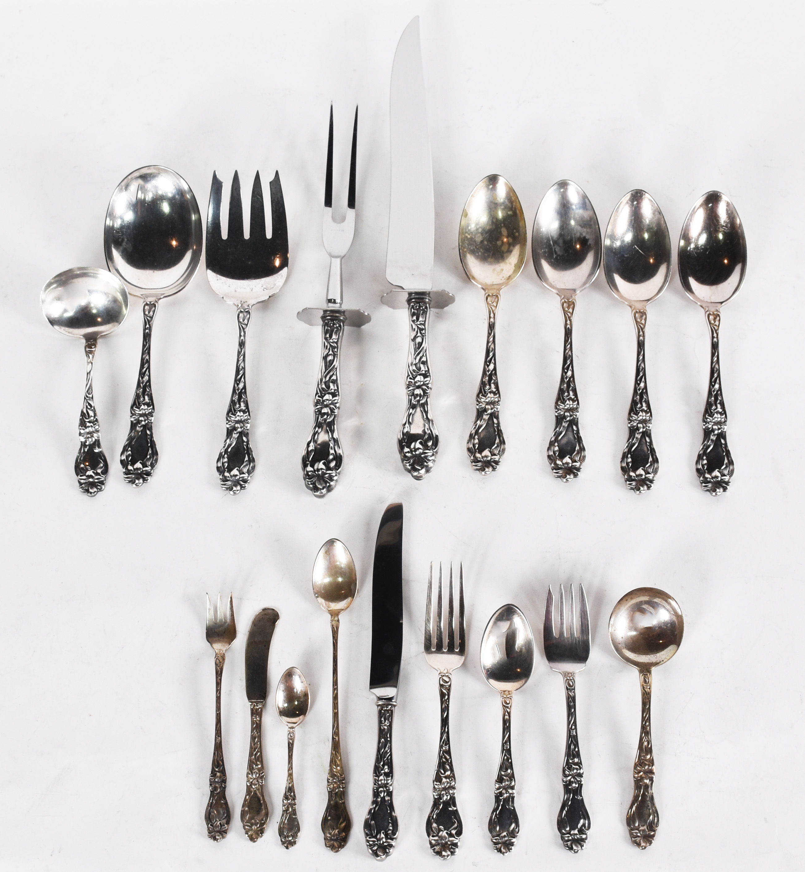 Faqueiro de prata Sterling, modelo "Lily", composto de 12 facas, 12... - foto 1 de 6