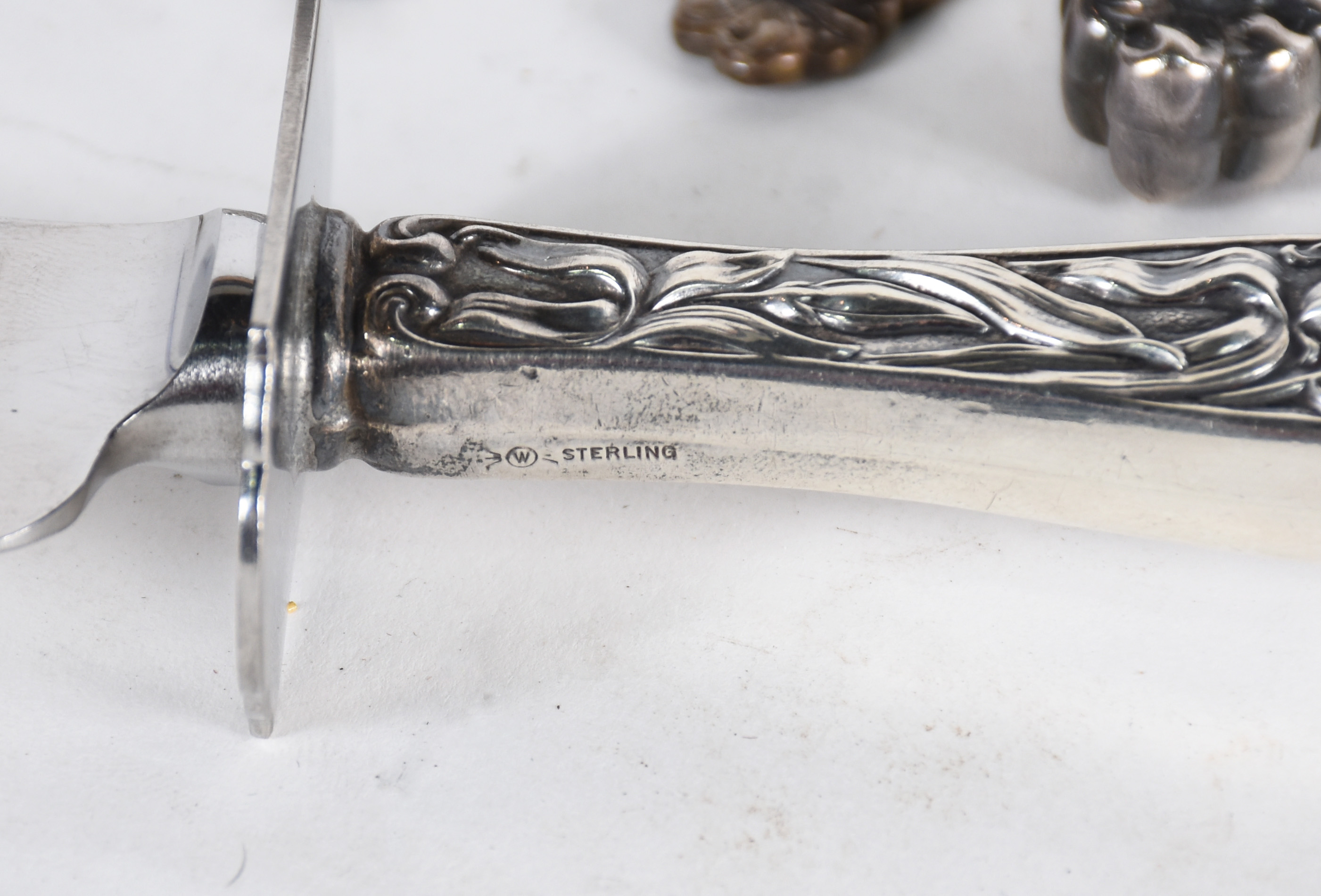 Faqueiro de prata Sterling, modelo "Lily", composto de 12 facas, 12... - foto 4 de 6