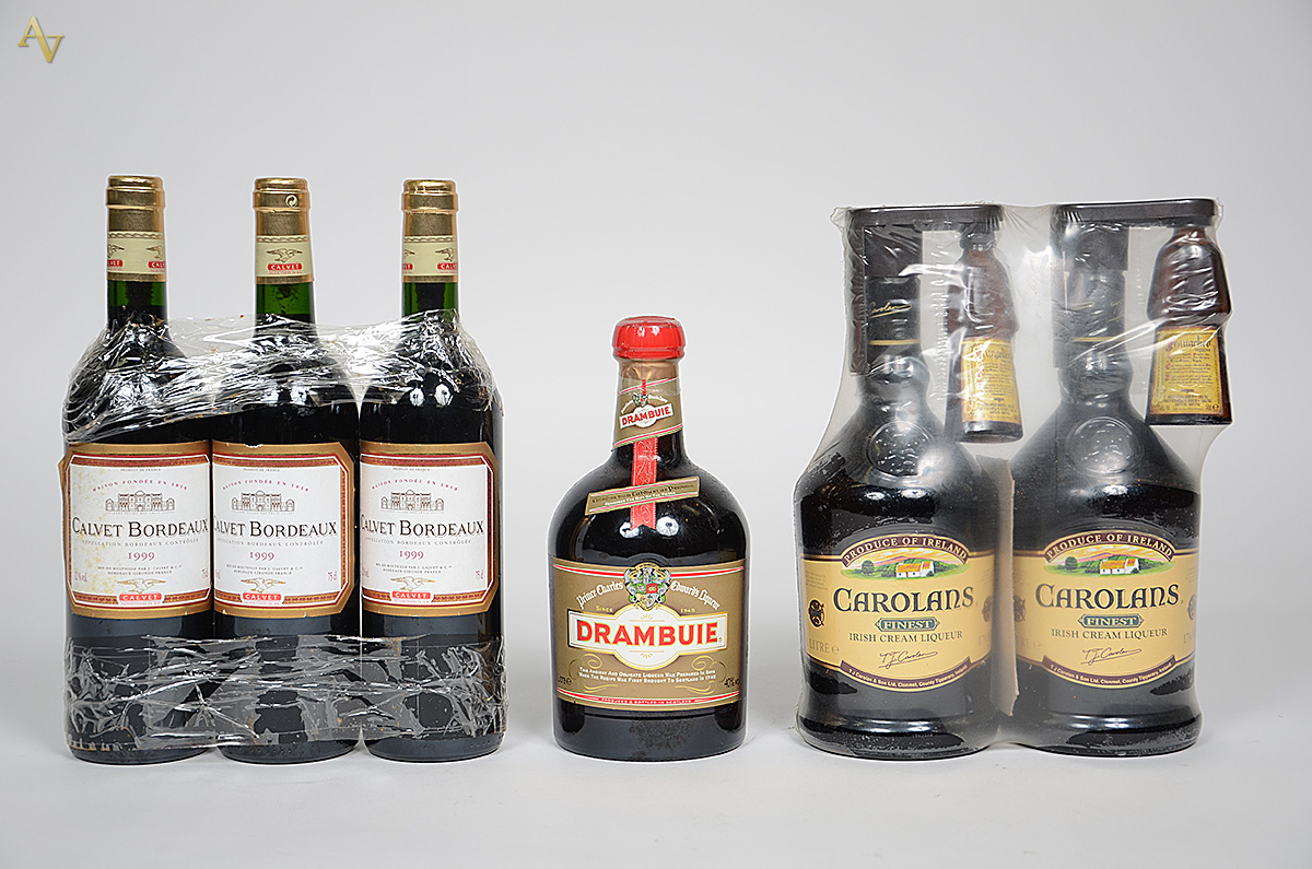 Seis bebidas, sendo: 2 licor Corolans (acompanha duas miniaturas de...