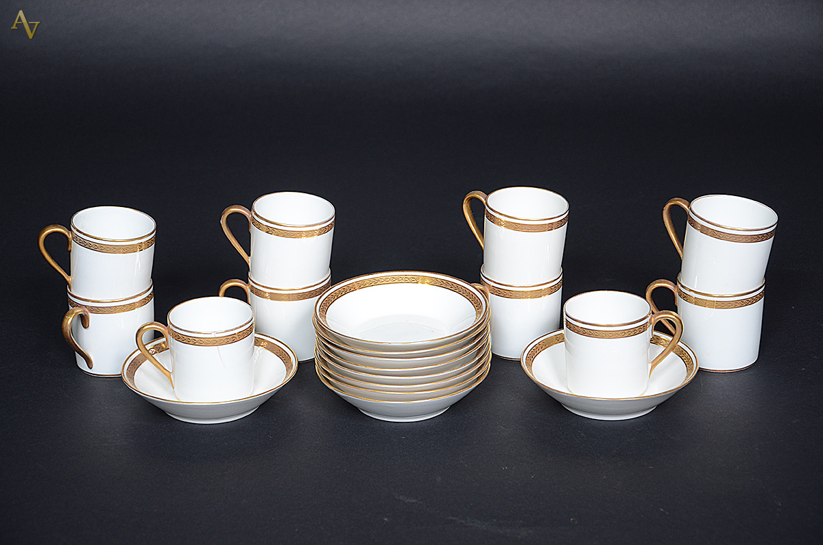 Conjunto com 10 xícaras para café com pires de porcelana francesa (um...