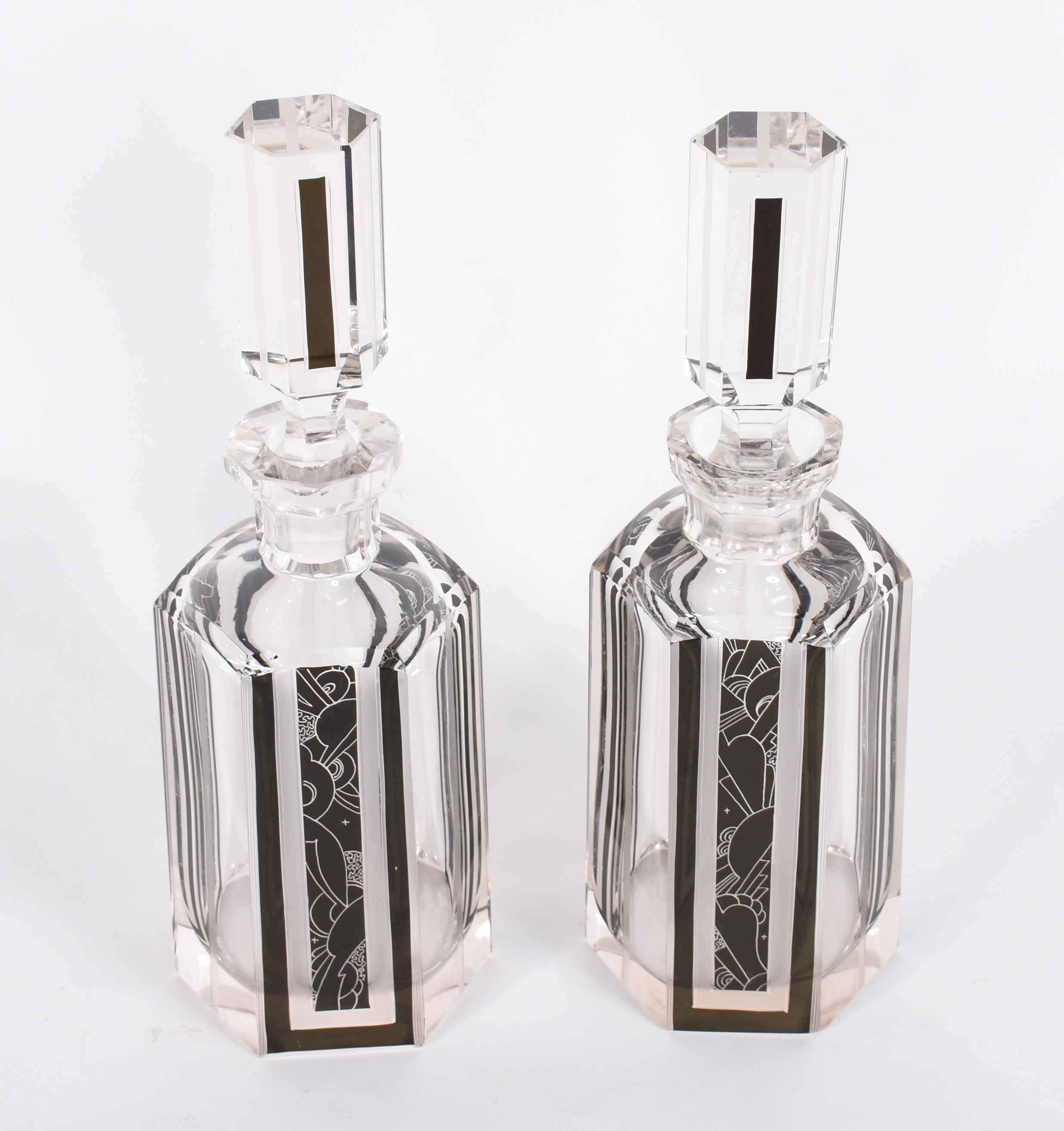 Par de licoreiras Art Deco de cristal europeu facetado com faixas... - foto 2 de 5