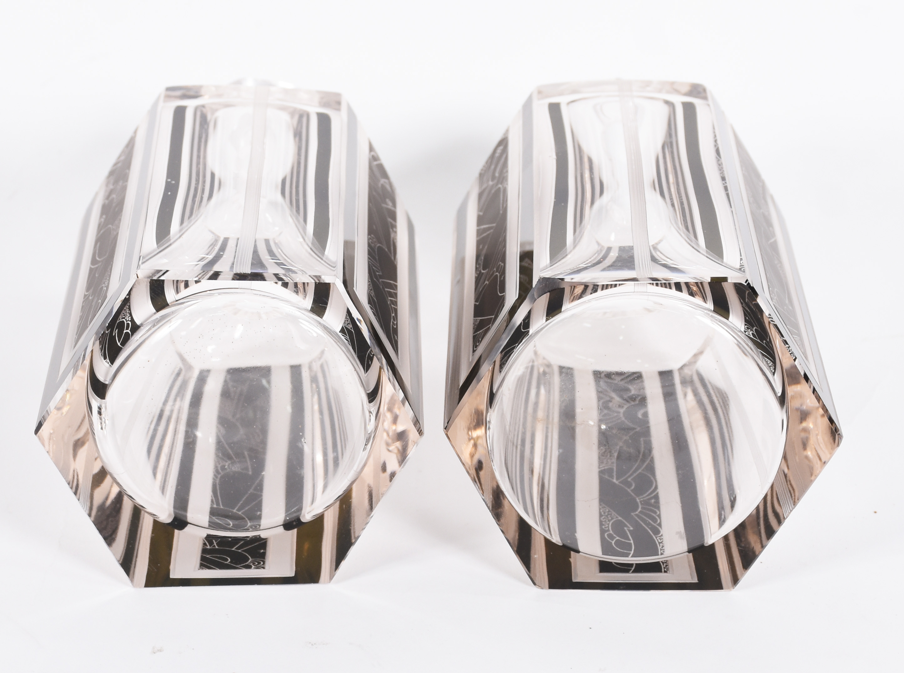 Par de licoreiras Art Deco de cristal europeu facetado com faixas... - foto 5 de 5