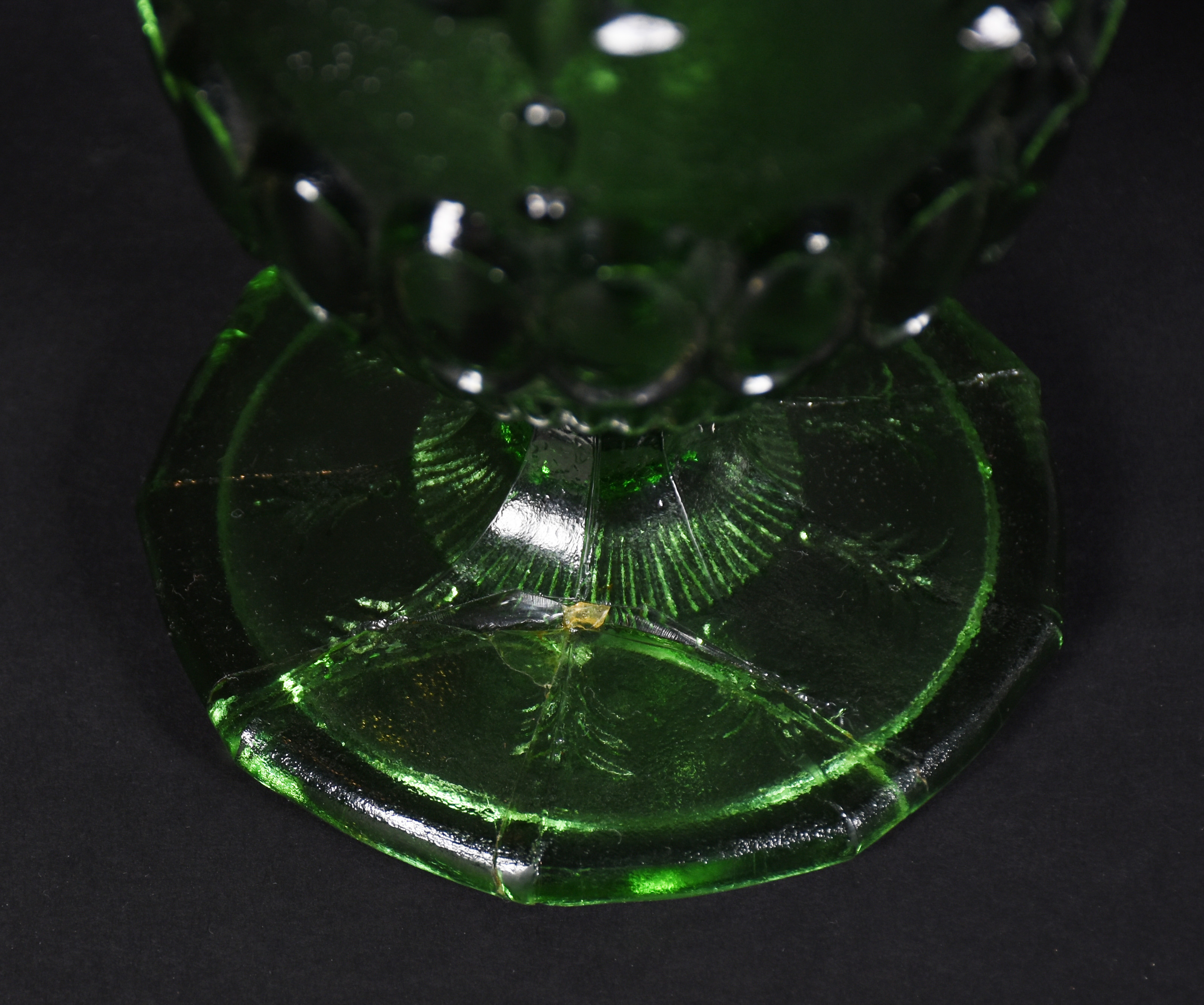 Diversas peças, sendo: Cinzeiro de cristal, 2 perfumeiros, bomboniere... - foto 5 de 5