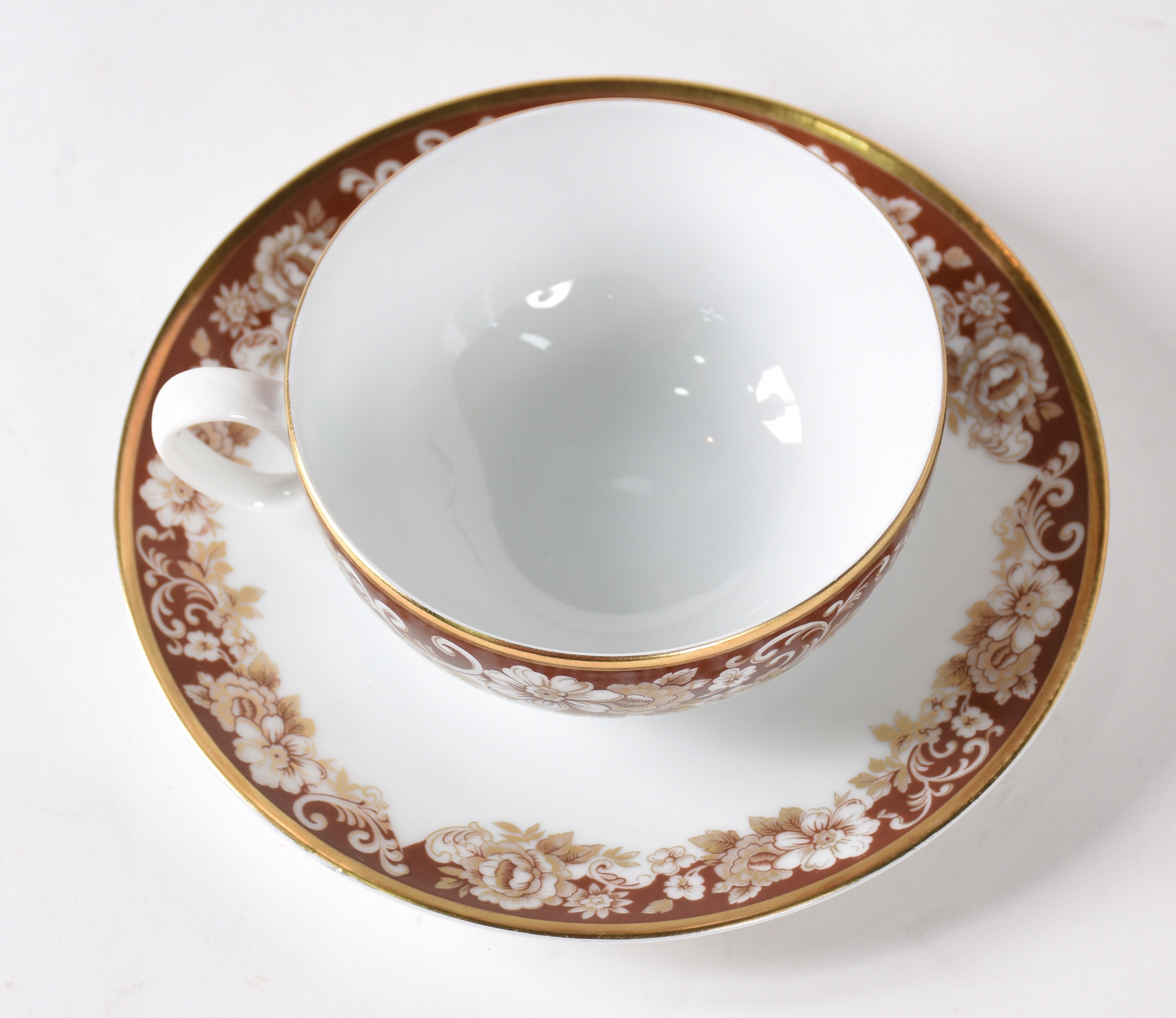 Aparelho de chá e jantar de porcelana Renner, composto de: 24 pratos... - foto 4 de 5