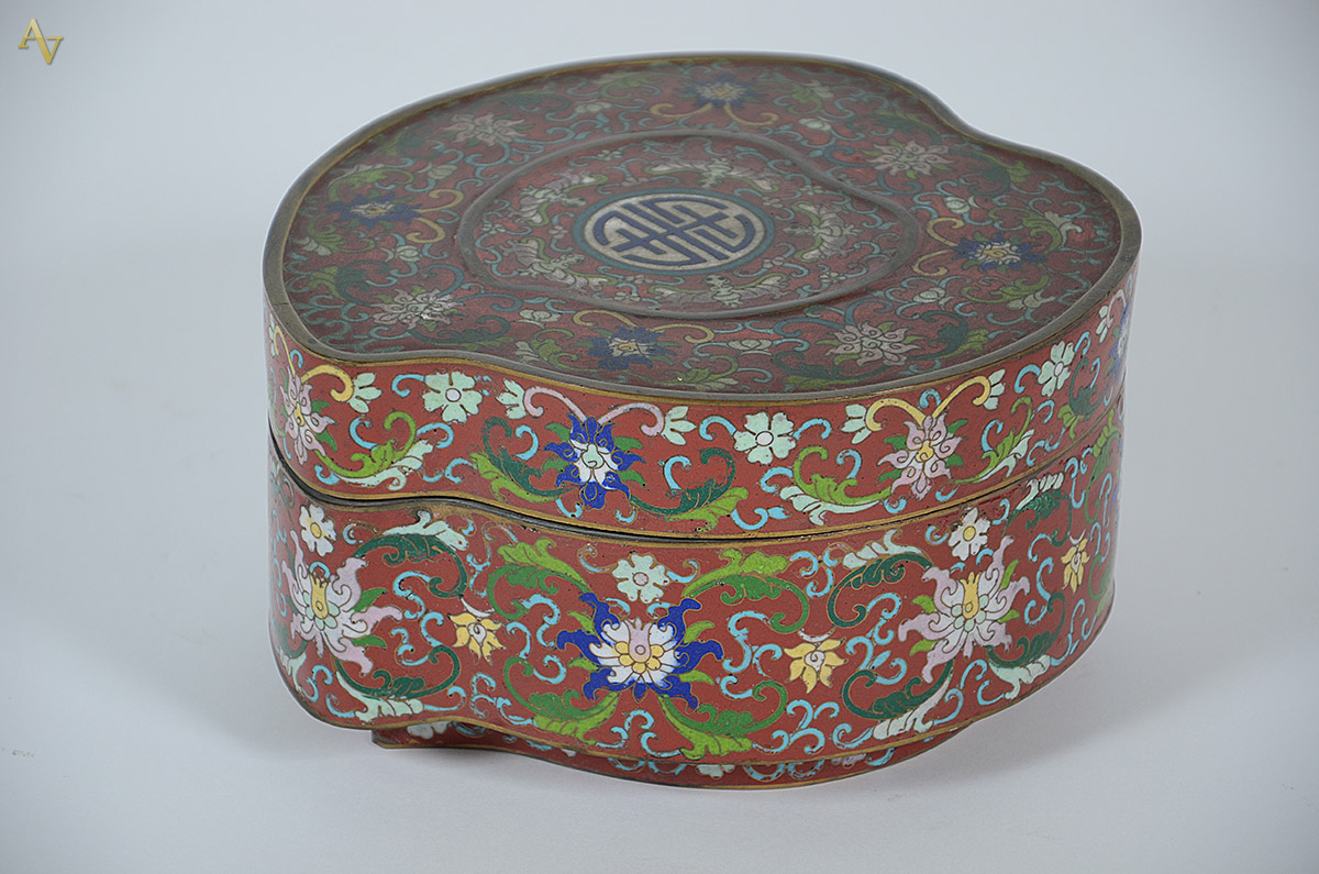 Caixa de cloisonne feitio coração, medidas 23 x 22 altura 13 cm. - foto 2 de 3