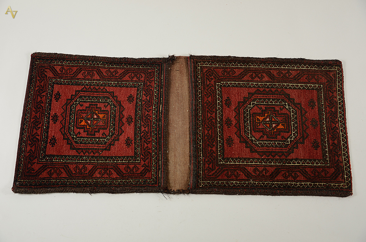 Tapete Afghan - sela de camelo. Medidas 1,17 x 0,54 m.