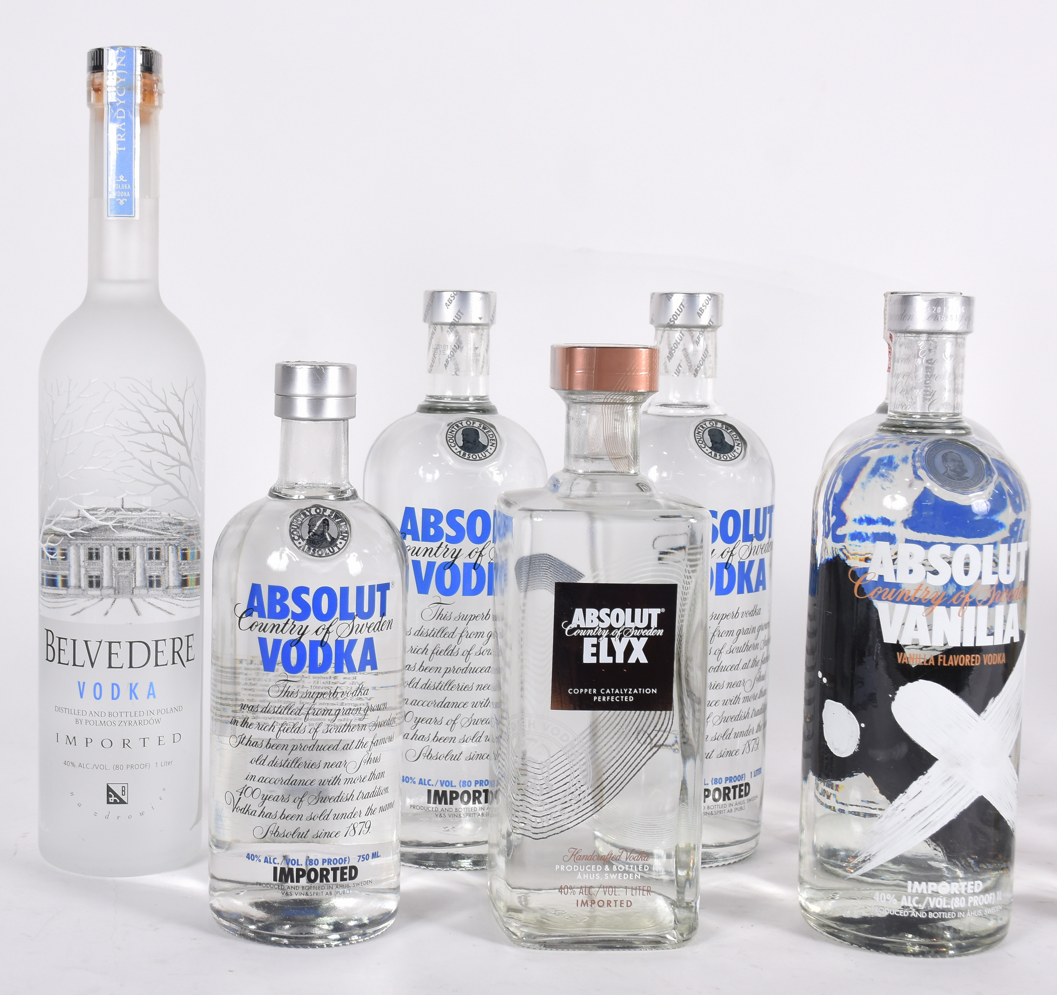 Lote com 11 garrafas de Vodkas importadas de diversas marcas. - foto 2 de 5