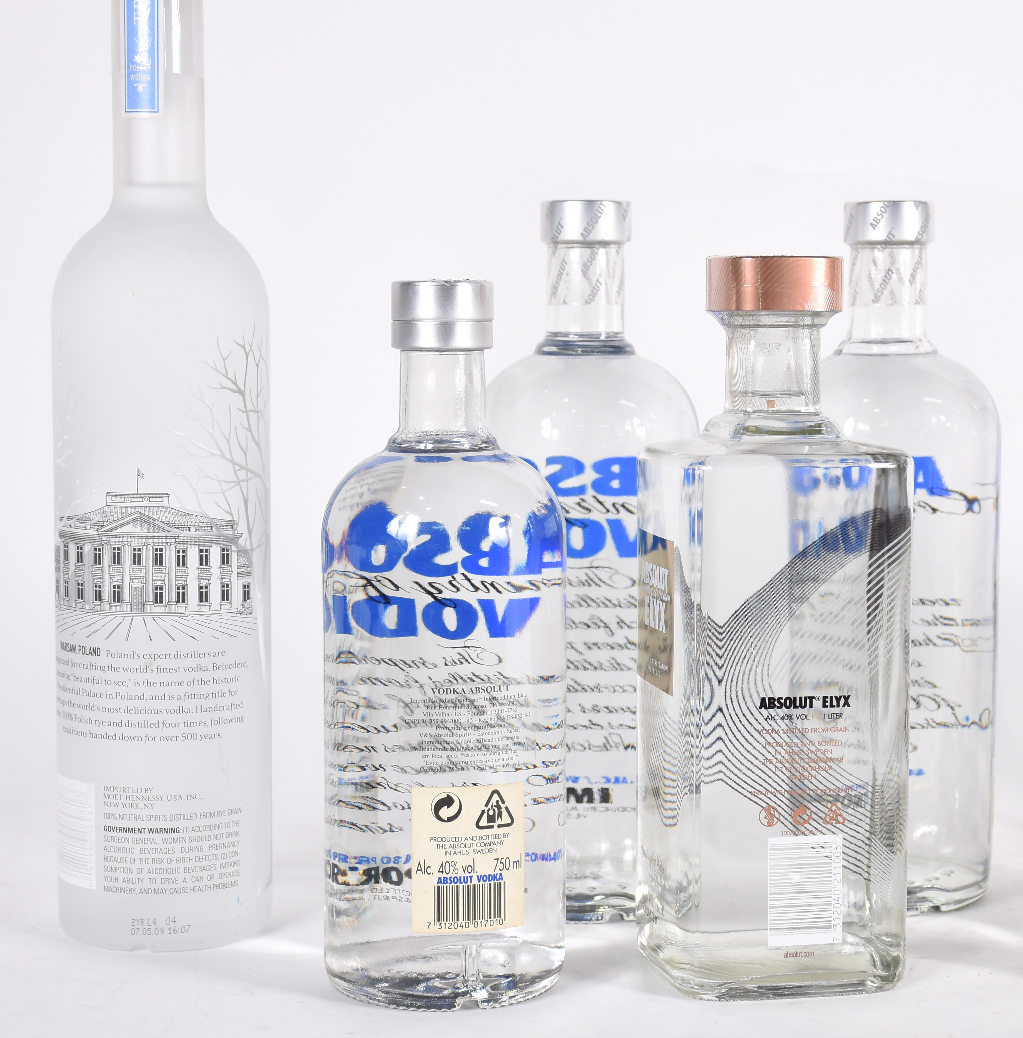 Lote com 11 garrafas de Vodkas importadas de diversas marcas. - foto 4 de 5