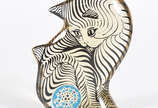 Abraham Palatnik (1928-2020),  - Estatueta de resina de poliéster representando gato com bola azul.