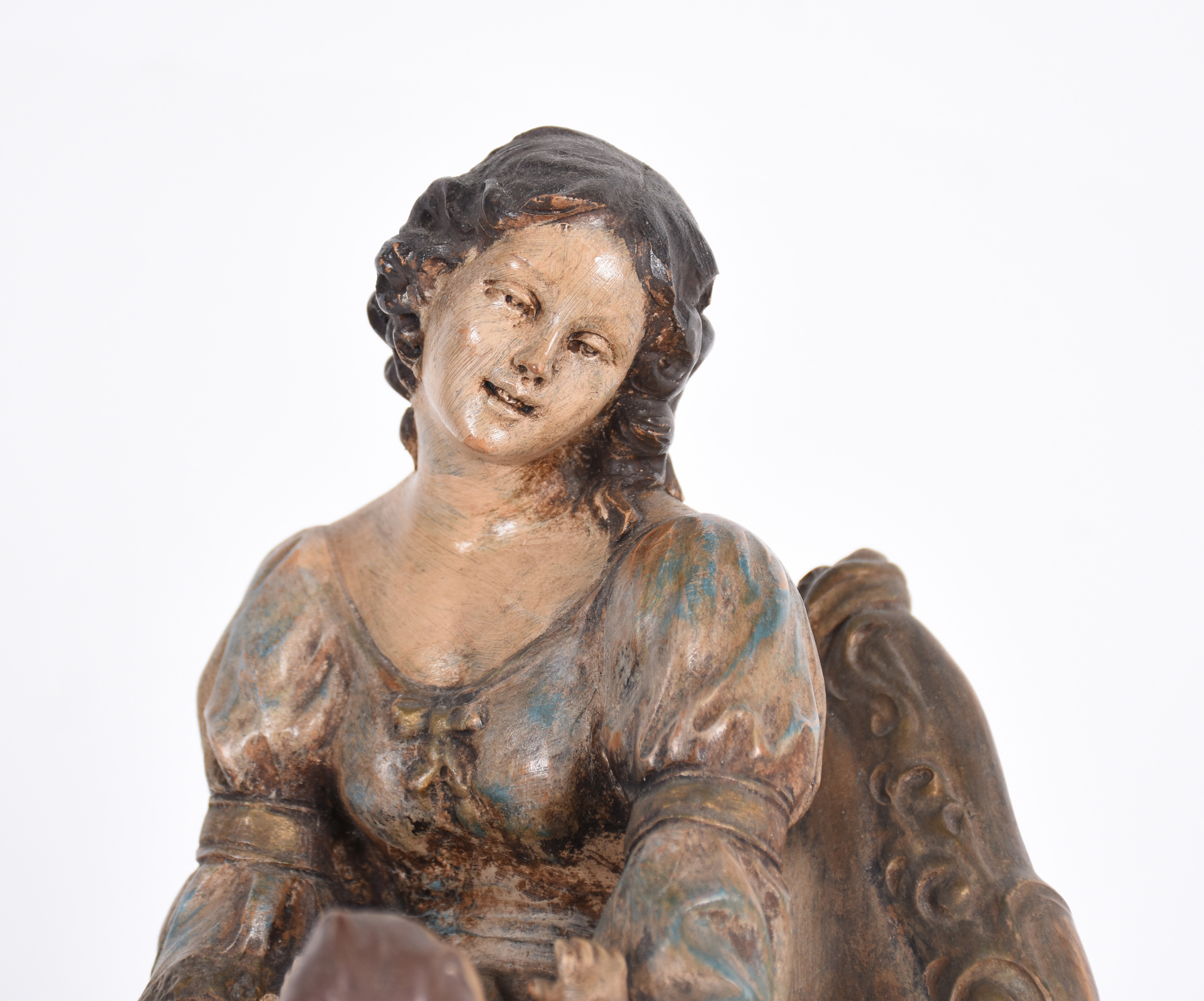 Estatueta de terracota representando "Mãe com criança no colo"... - foto 2 de 5