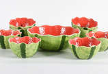 Conjunto de saladeira e 8 bowls de cerâmica na ... - Conjunto de saladeira e 8 bowls de cerâmica na forma de melancia.