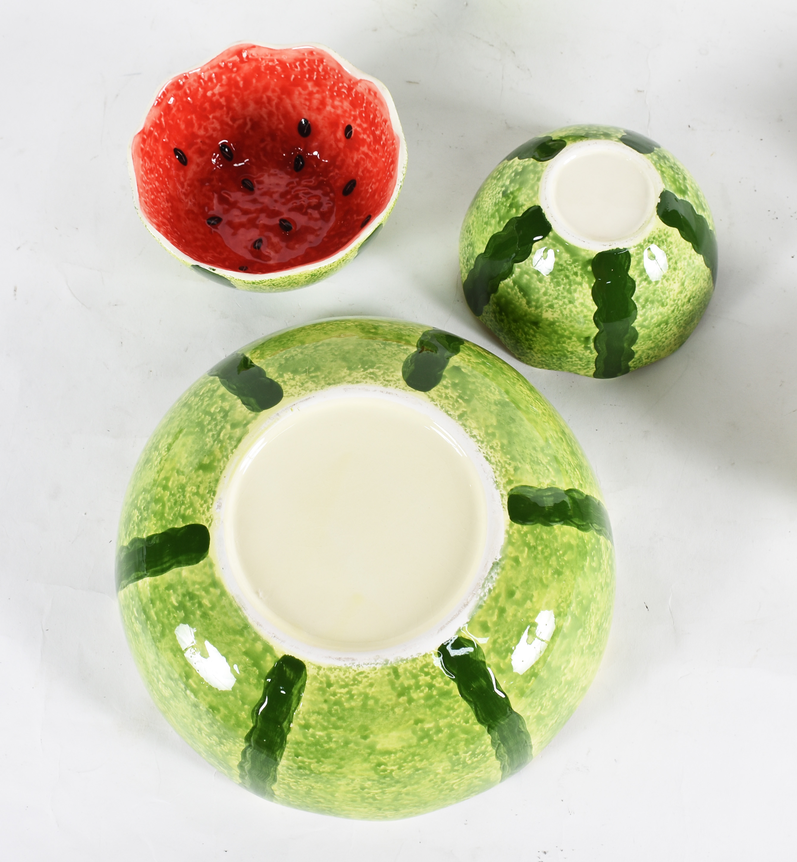 Conjunto de saladeira e 8 bowls de cerâmica na forma de melancia. - foto 4 de 4