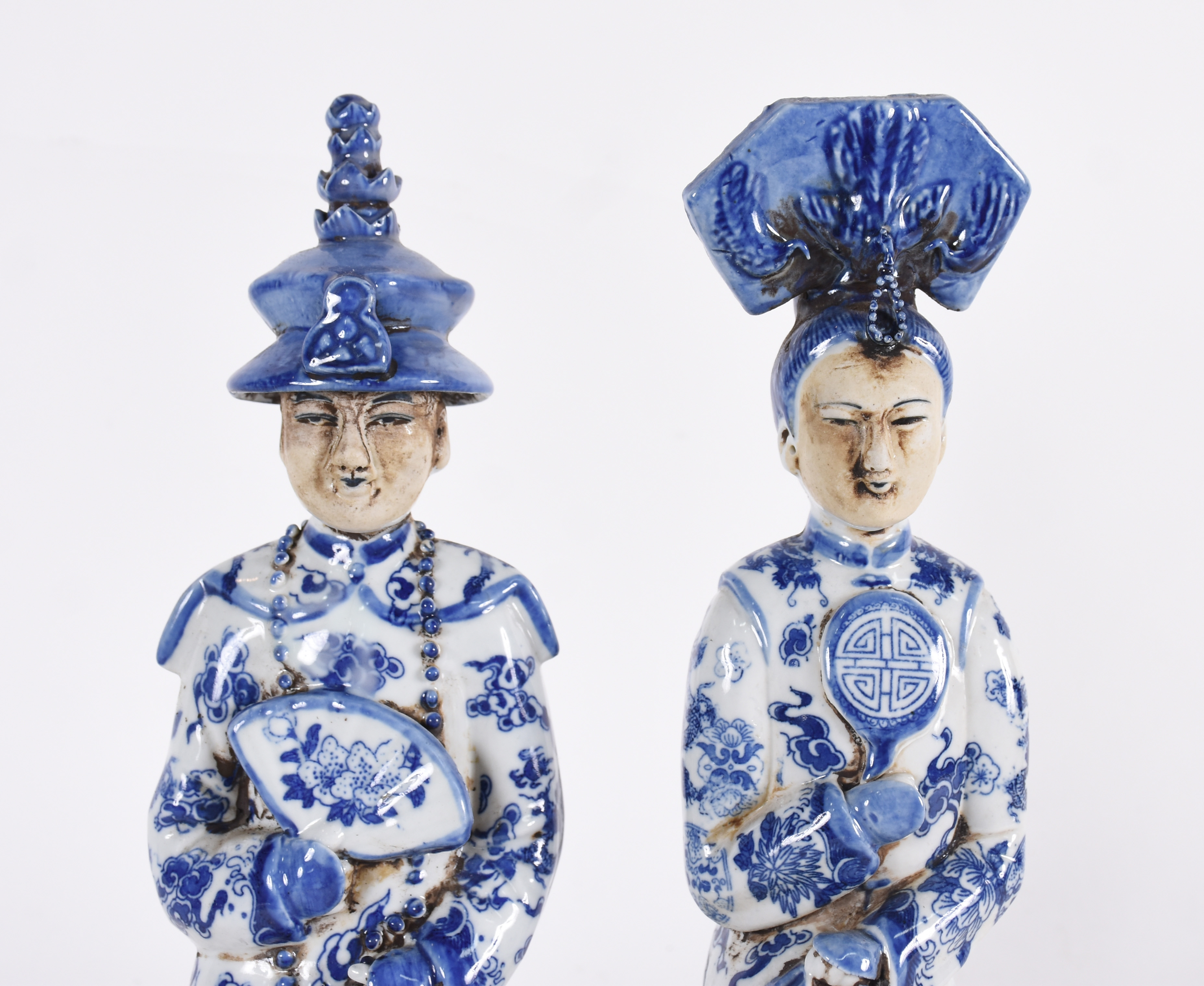 Par de estatuetas de porcelana oriental azul e branca representando... - foto 2 de 5