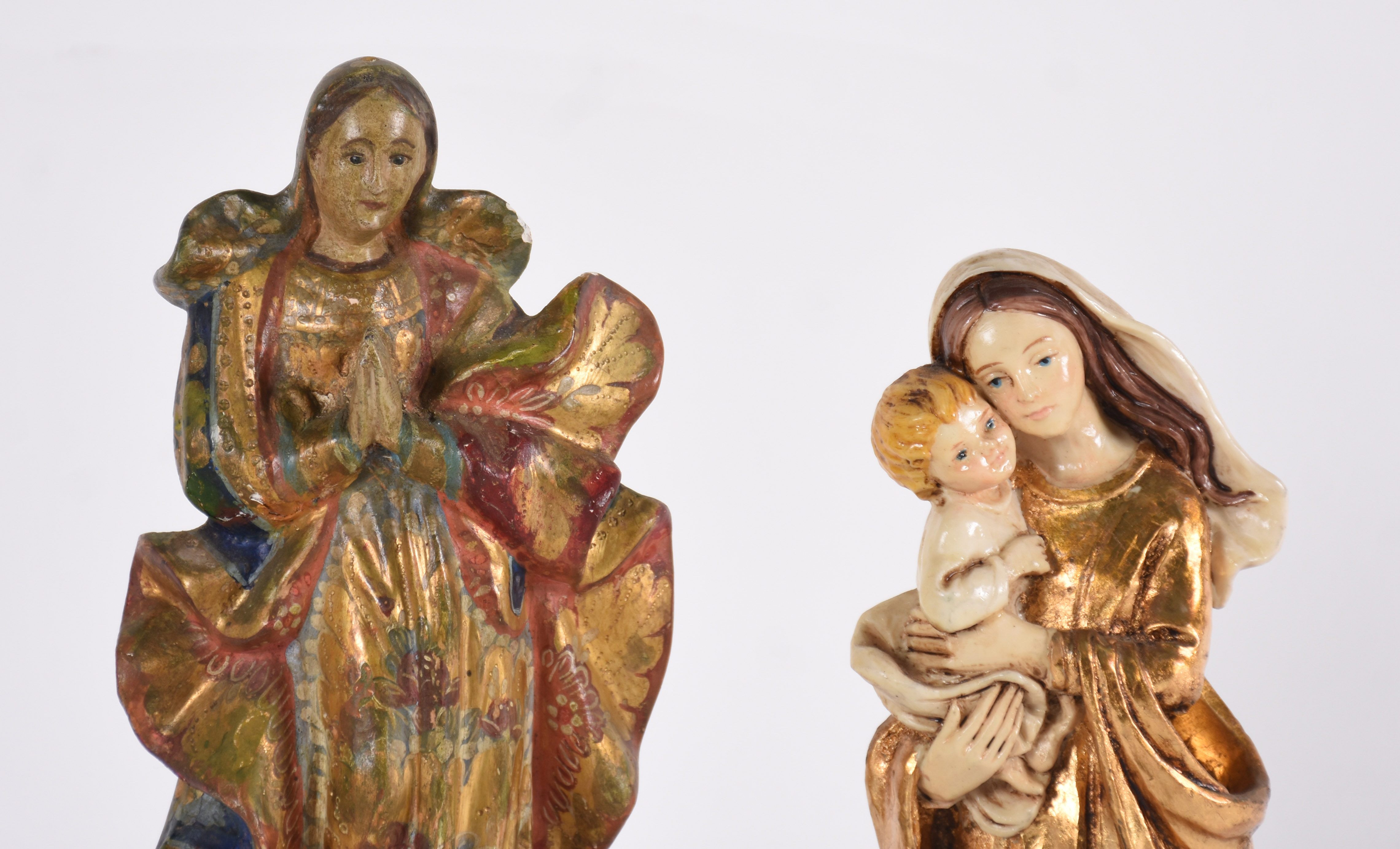 Duas imagens de Nossa Senhora, sendo uma de madeira policromada... - foto 2 de 4