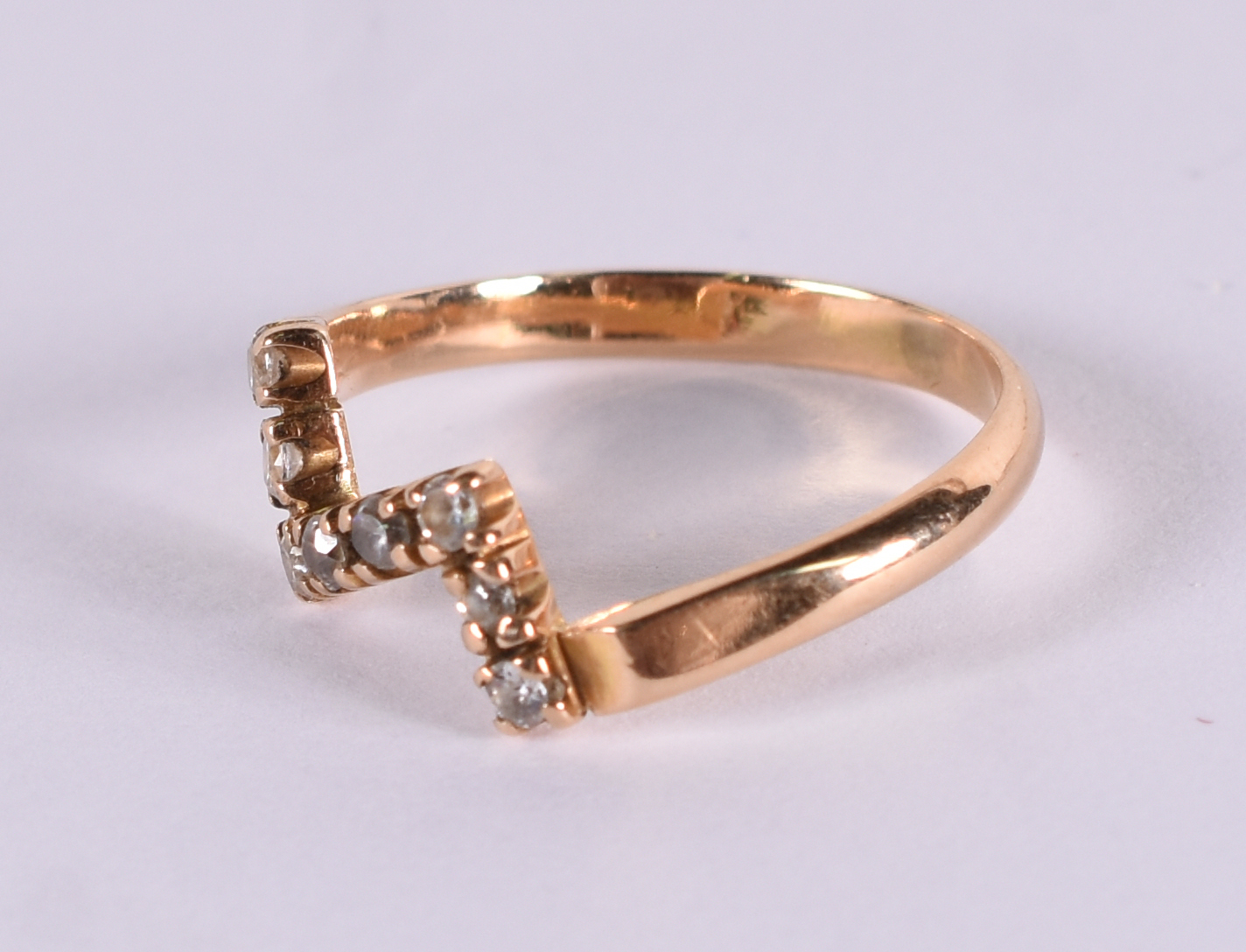 Anel de ouro 18 k e 8 brilhantes. Aro 16. (Por questão de segurança a... - foto 2 de 3