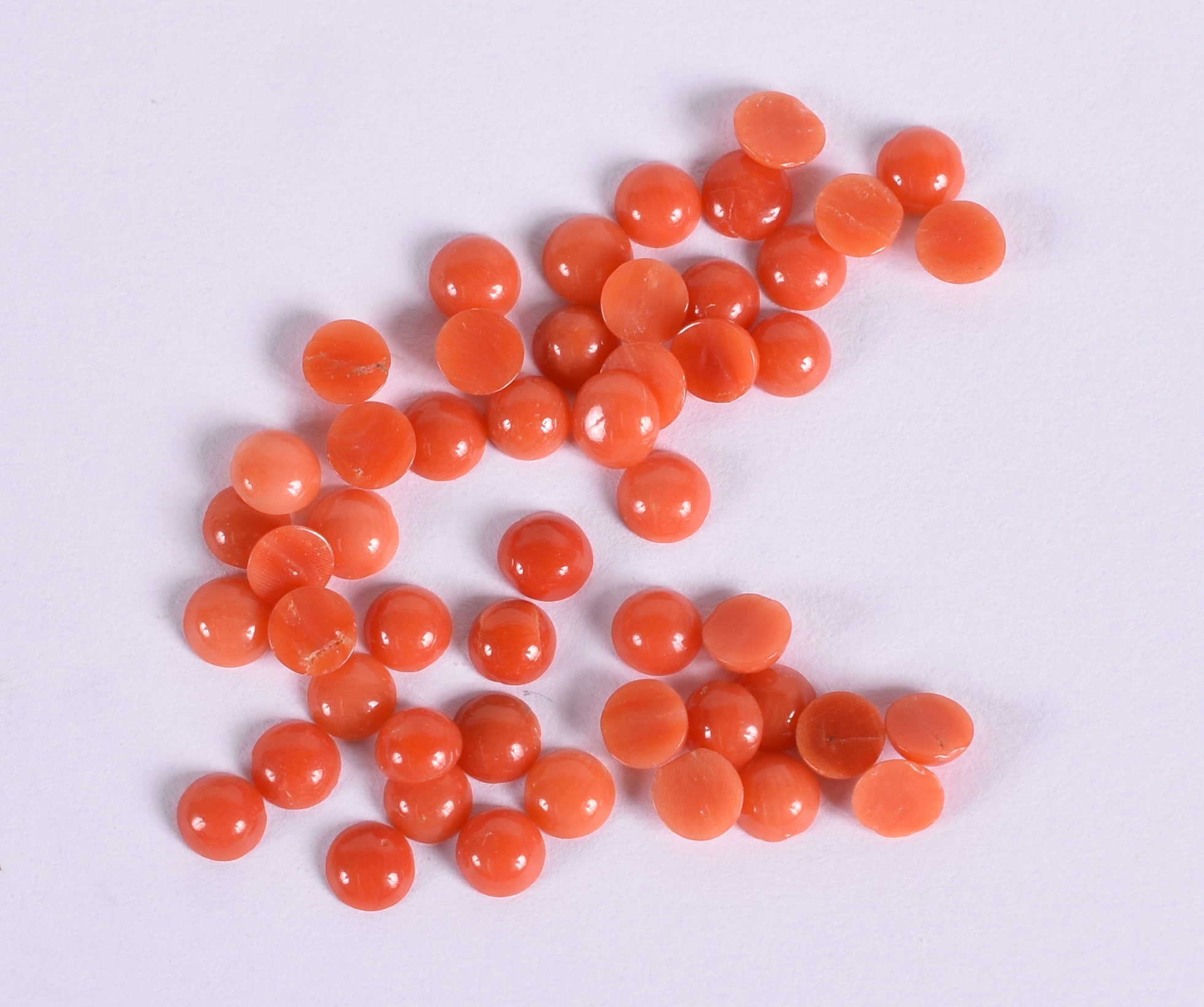 Lote com pedras Coral cabuchon, 25,8cts. - foto 1 de 2