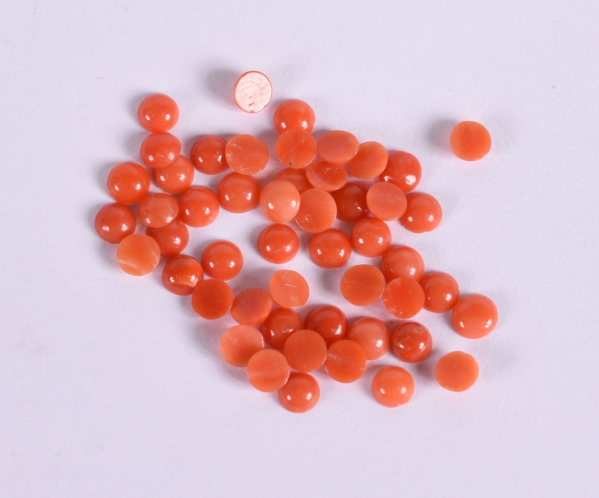 Lote com pedras Coral cabuchon, 25,8cts. - foto 2 de 2