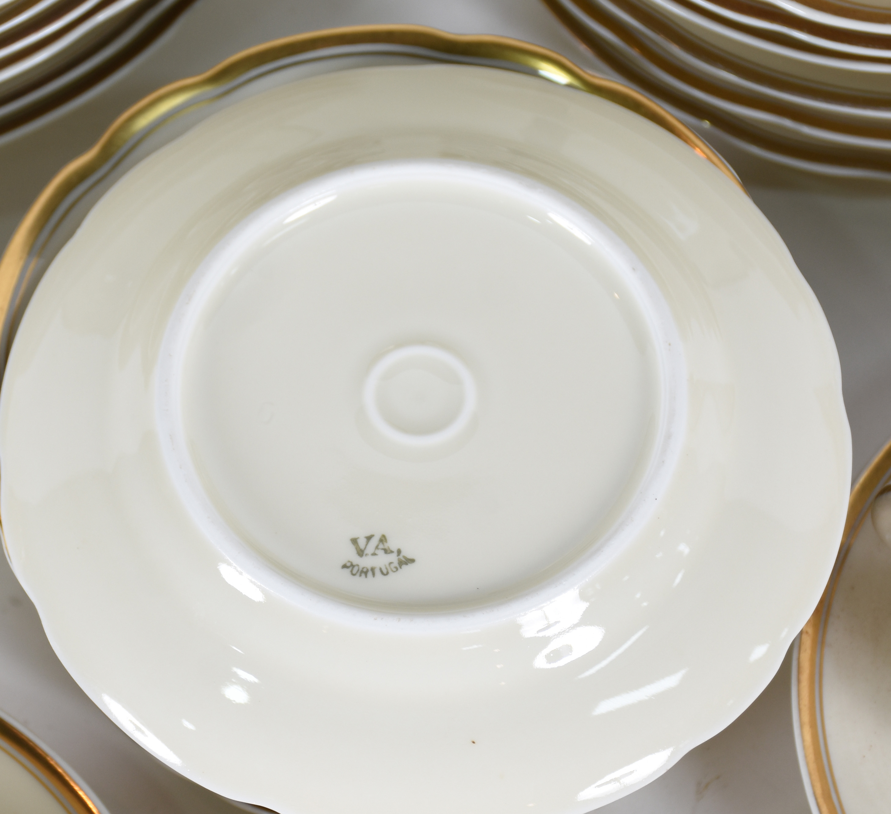Aparelho de jantar e café de porcelana portuguesa Vista Alegre na cor... - foto 4 de 6