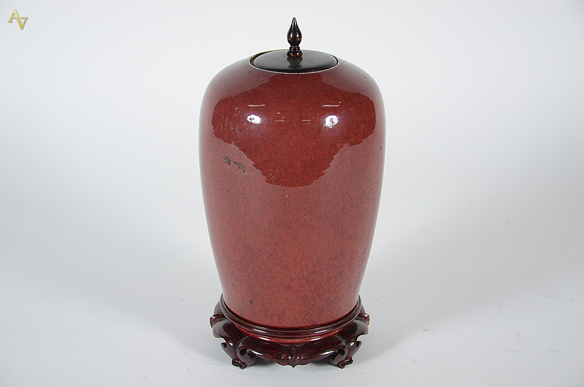 Vaso de porcelana sangue de boi. Altura 38 cm.