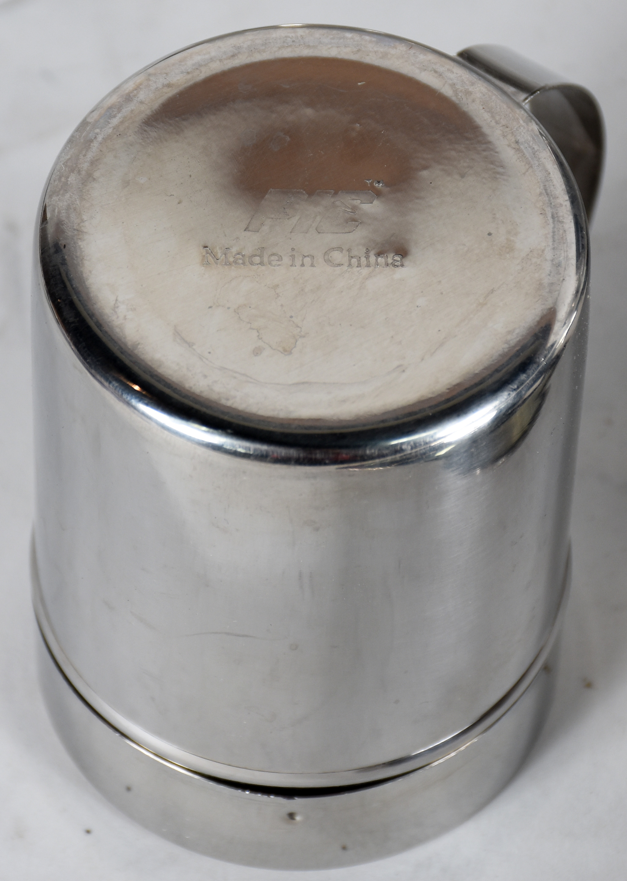 Oito peças diversas de inox, sendo: sopeira, bandeja, polvilhador... - foto 2 de 5