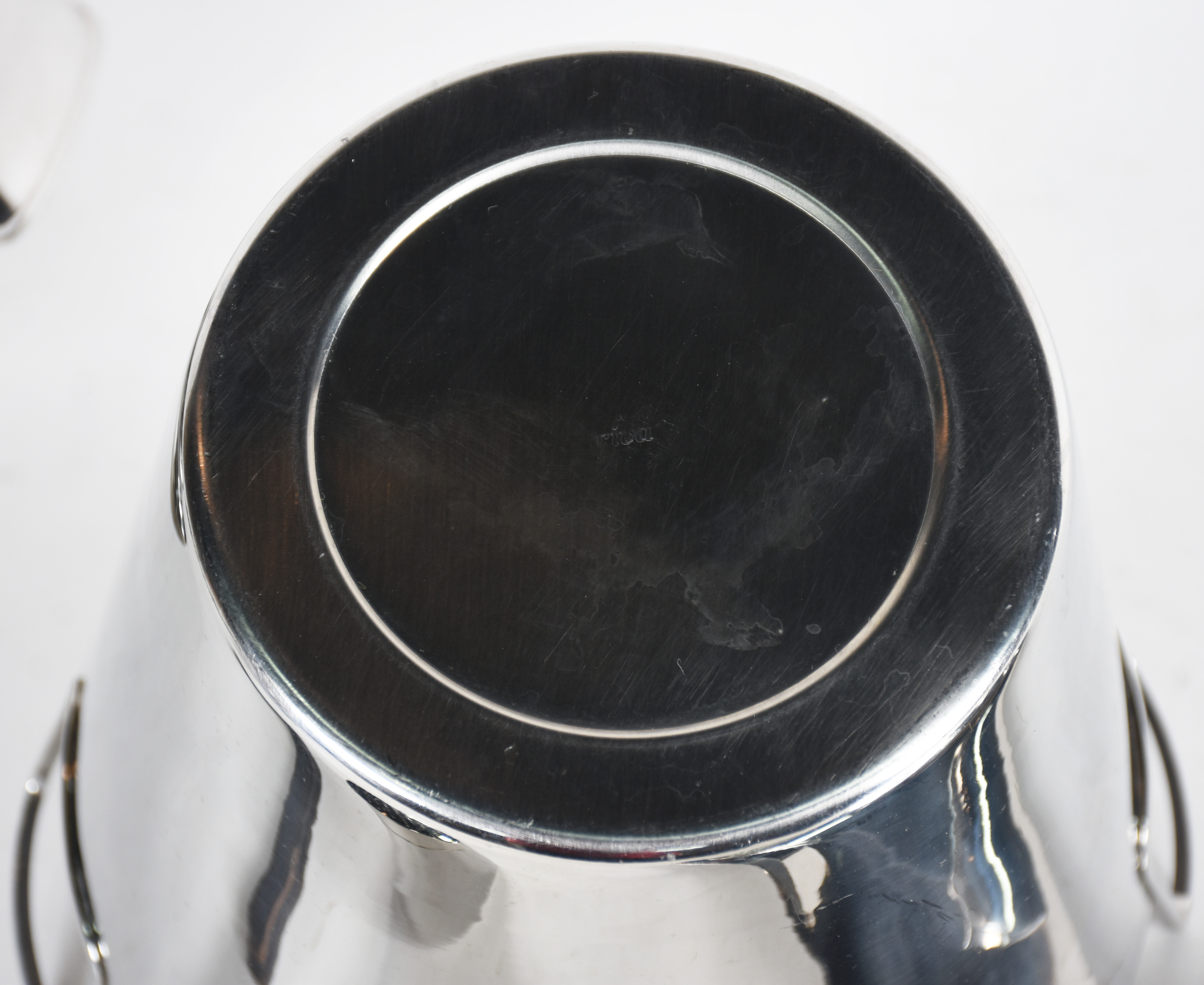 Oito peças diversas de inox, sendo: sopeira, bandeja, polvilhador... - foto 5 de 5