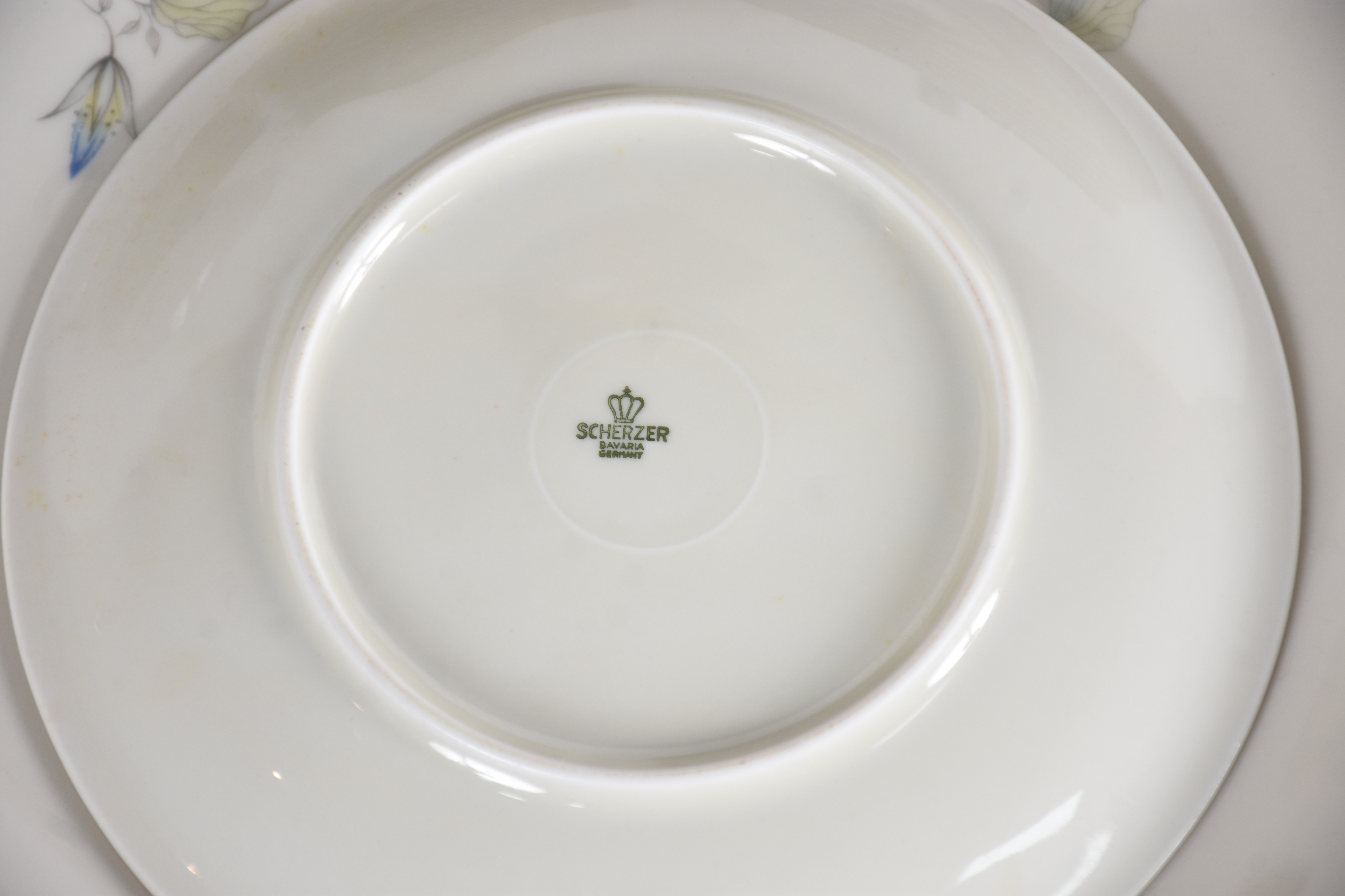 Serviço de jantar de porcelana da Bavaria, composto de 24 pratos... - foto 3 de 3
