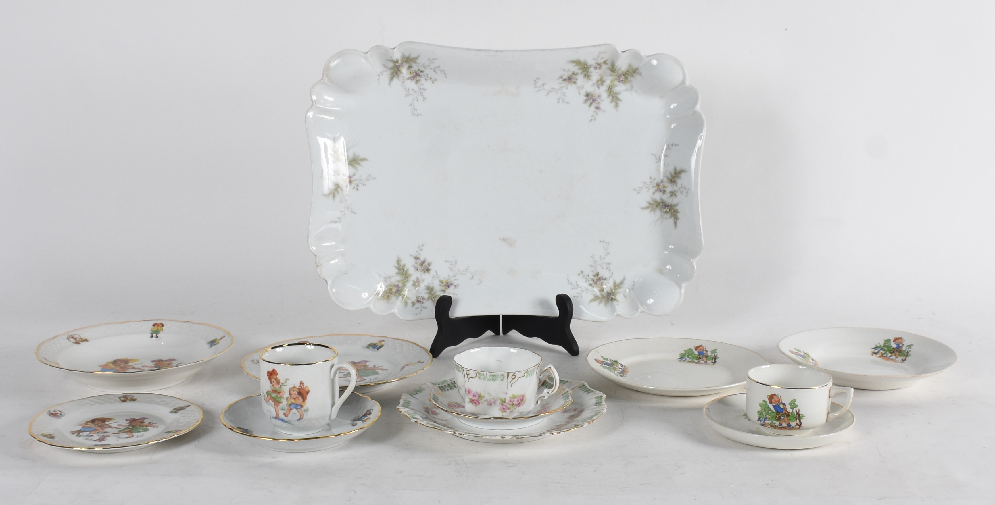 Diversas peças de porcelana, sendo: Travessa; conjunto infantil da... - foto 2 de 6