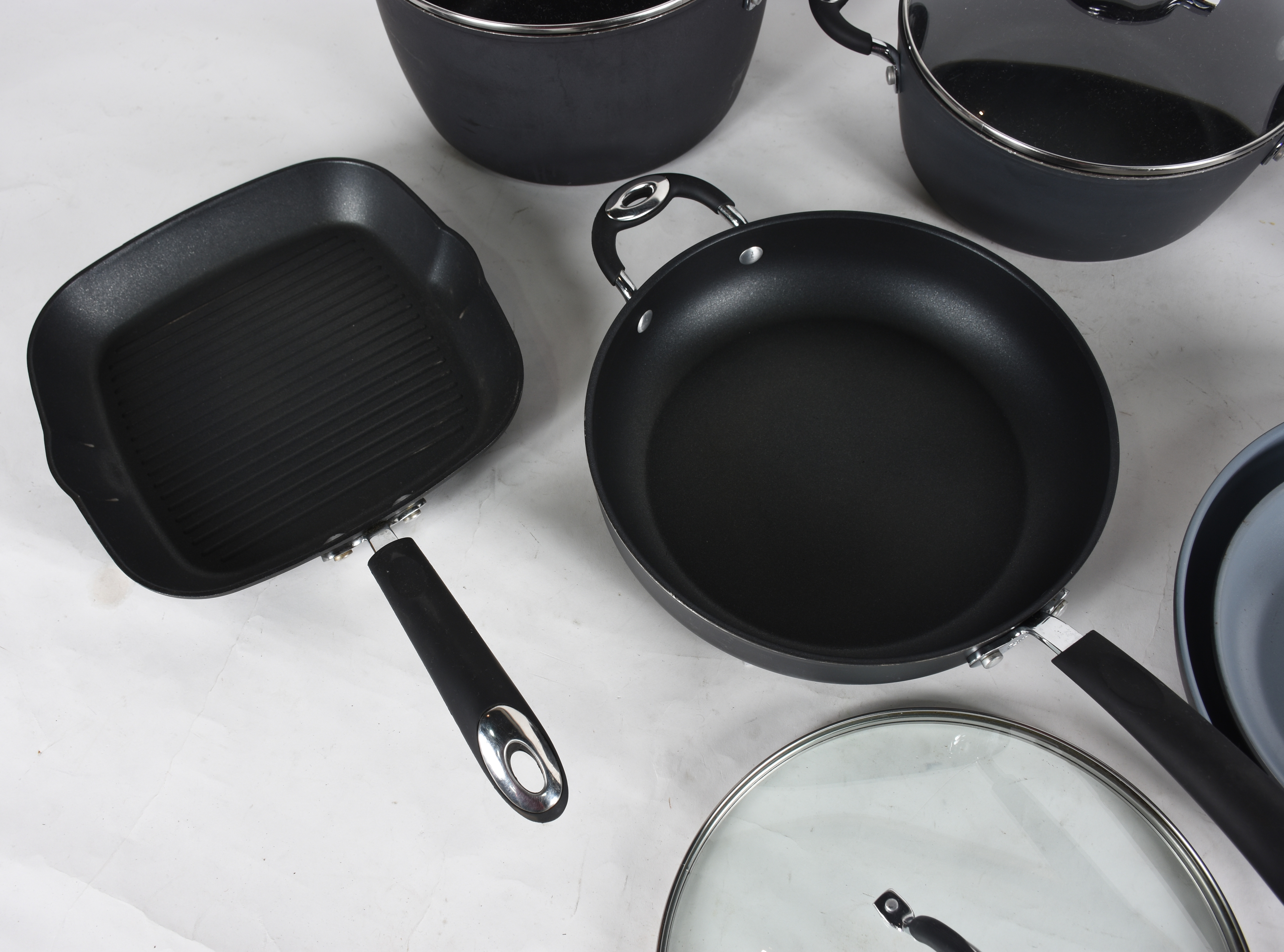 Diversas peças para cozinha, sendo 5 panelas italianas de aluminio... - foto 2 de 7