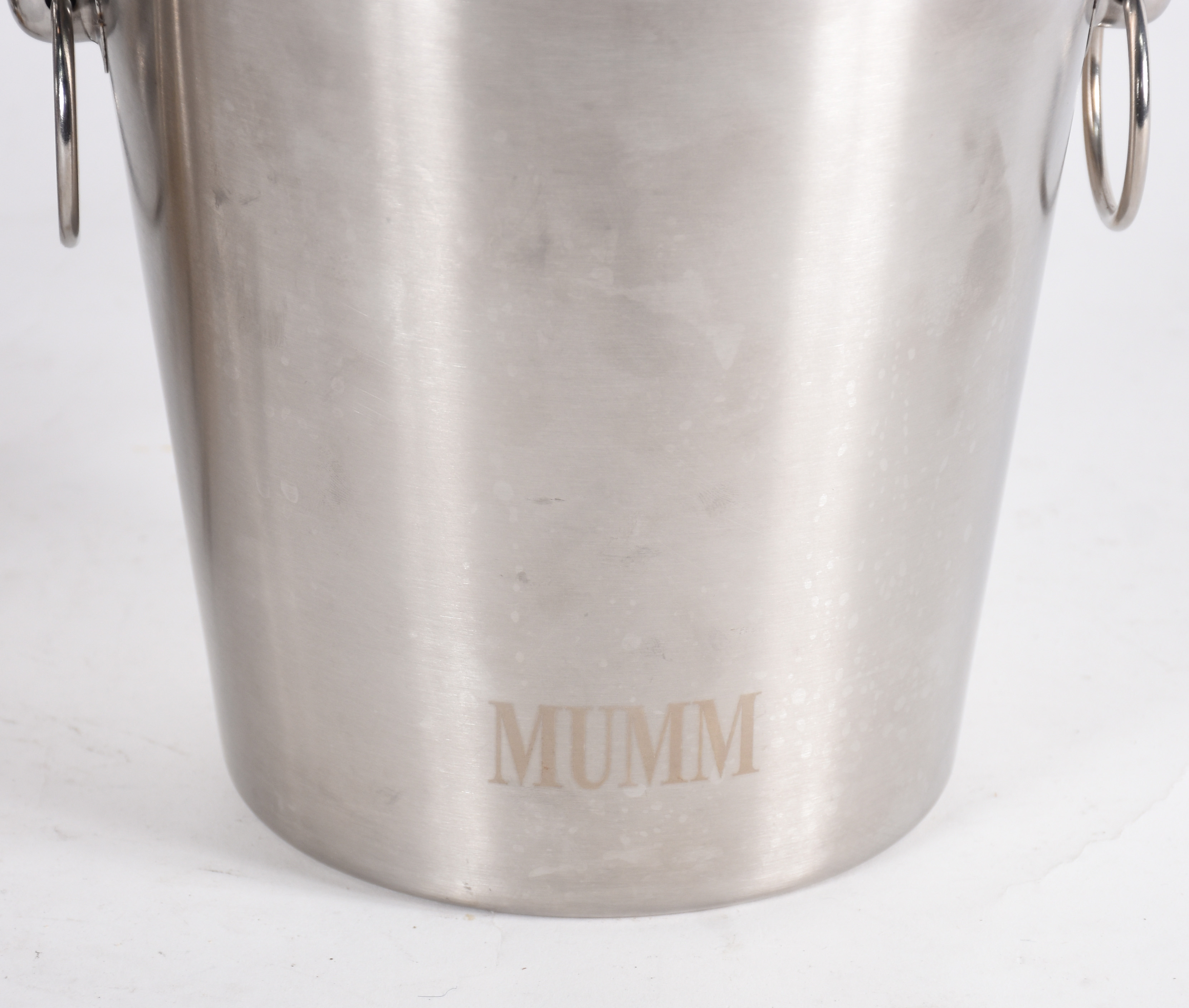 Três peças de metal, sendo: Samovar, balde de gelo e wine cooler. - foto 3 de 3