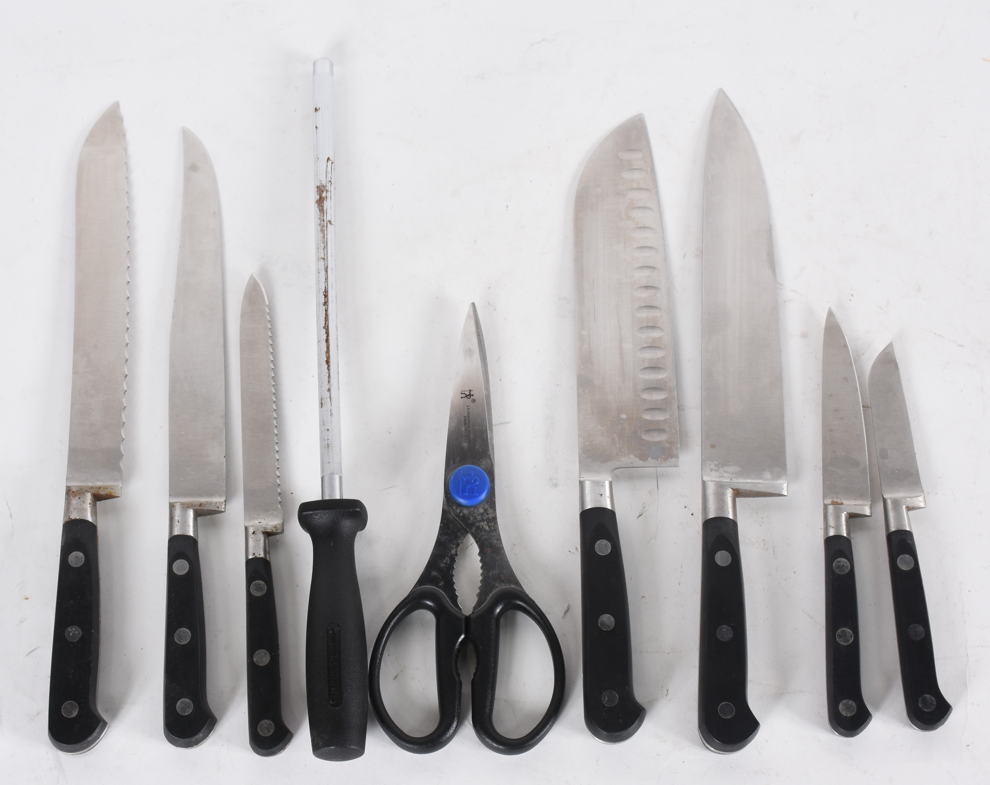 Diversas peças, sendo: Conjunto com 7 facas, amolador e tesoura... - foto 1 de 7
