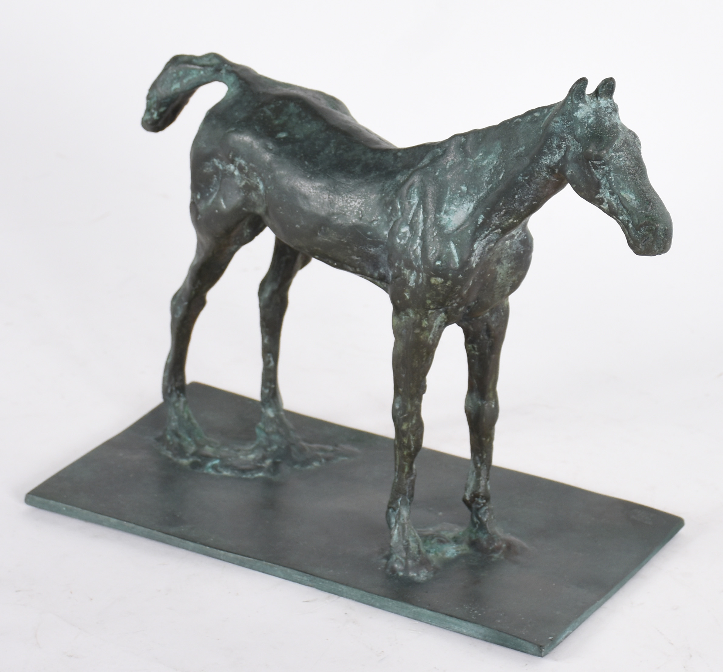 Escultura de bronze representando cavalo. Assinada e numeradas na... - foto 1 de 5