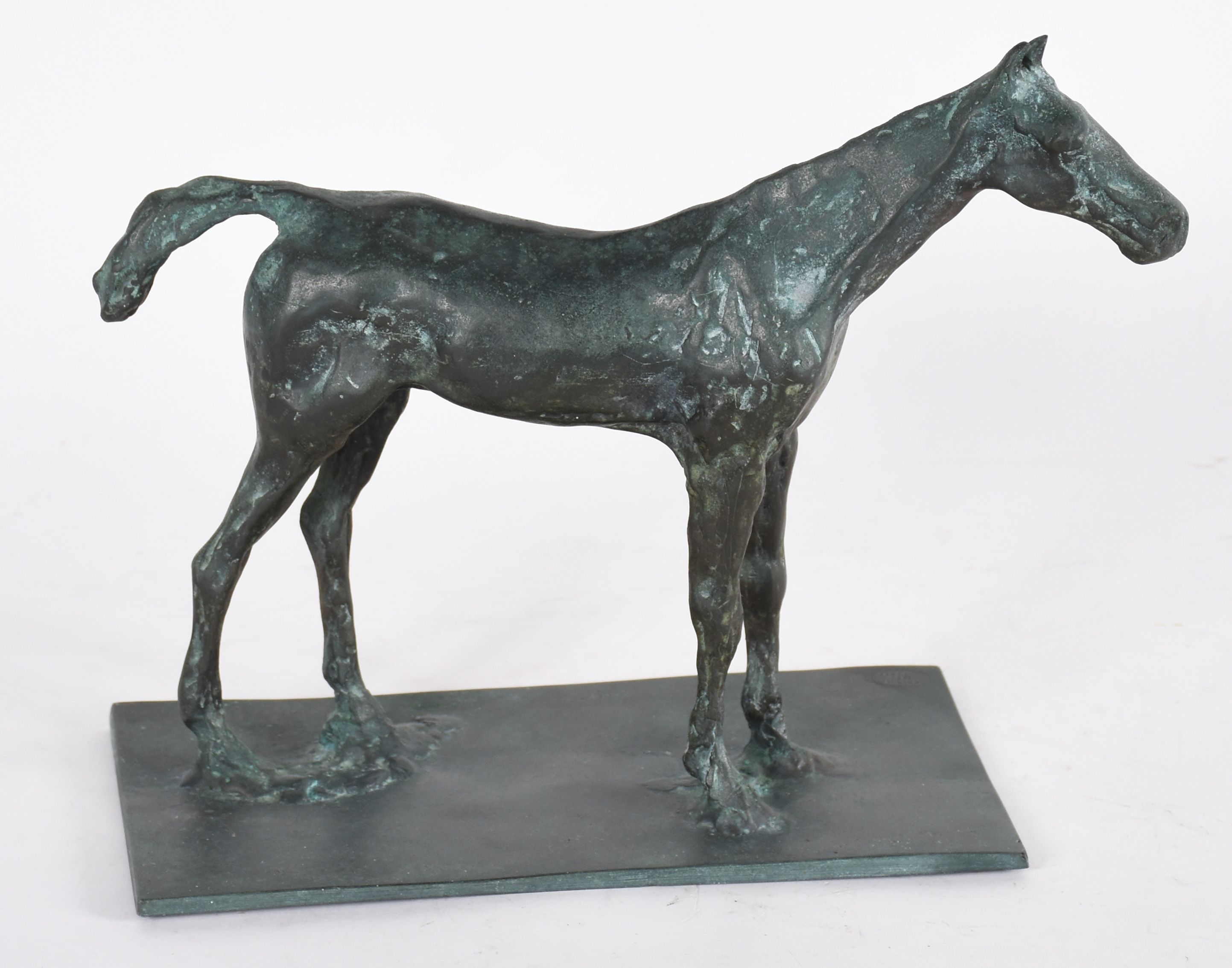Escultura de bronze representando cavalo. Assinada e numeradas na... - foto 2 de 5
