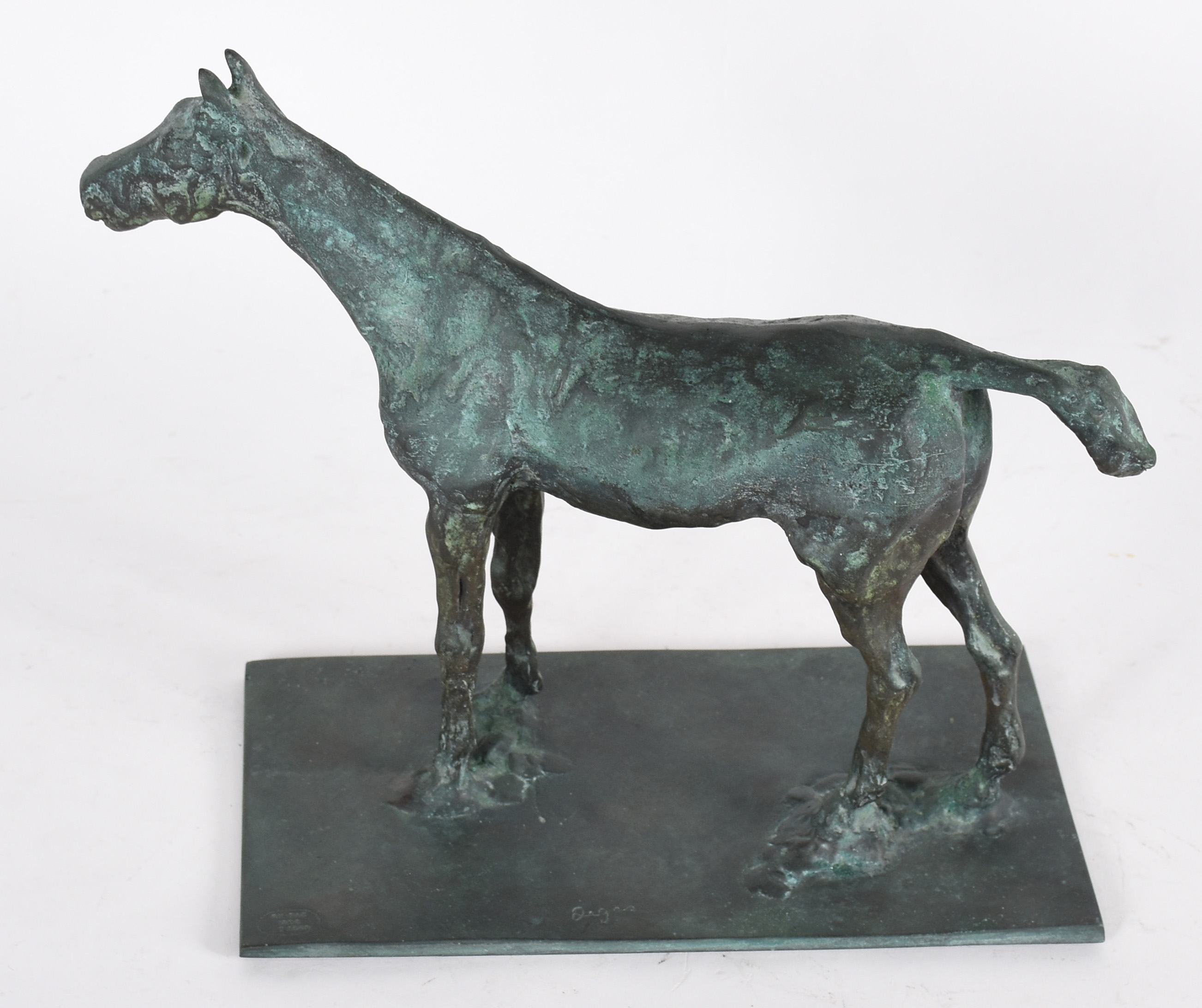 Escultura de bronze representando cavalo. Assinada e numeradas na... - foto 3 de 5