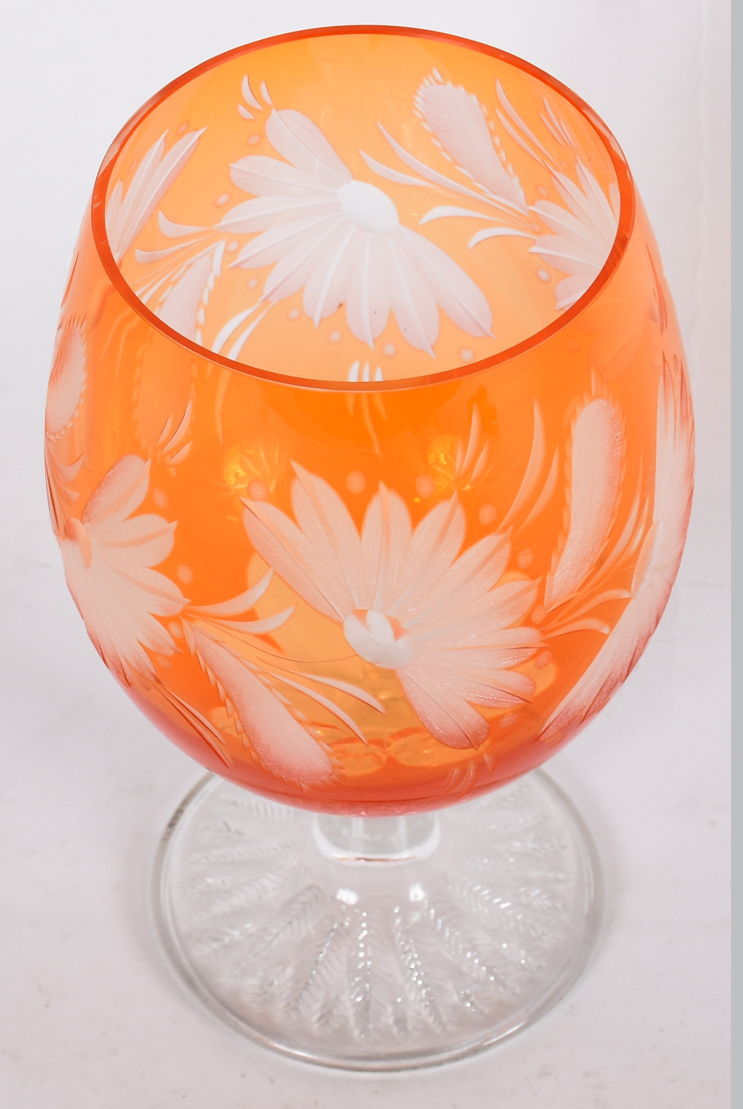 Vaso em forma de copo de cristal overlay da Bohemia, lapidação com... - foto 2 de 3