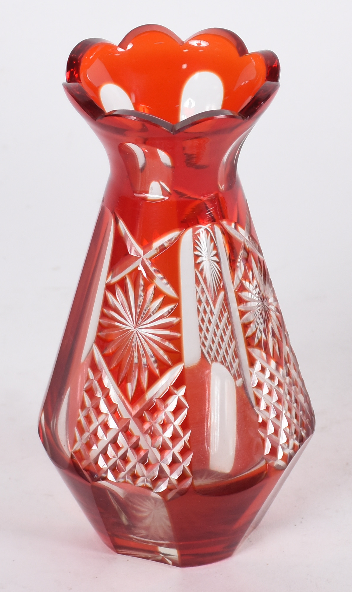 Cristal OVERLAY Boemia vaso vermelho e incolor. Lapidação geométrica... - foto 3 de 4