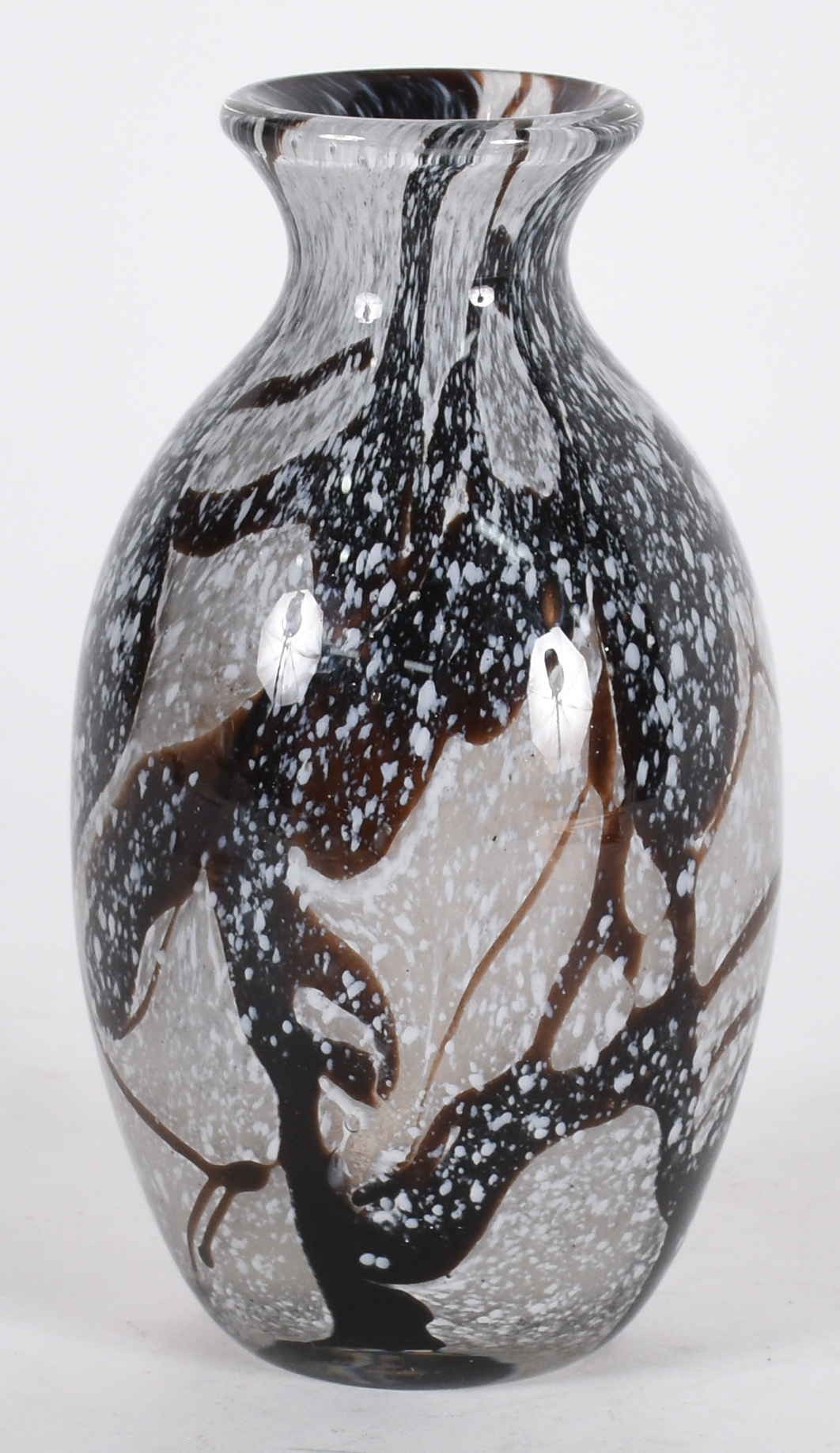 Vaso murano de cor leitosa preta e marrom, desenho rustico com... - foto 1 de 3