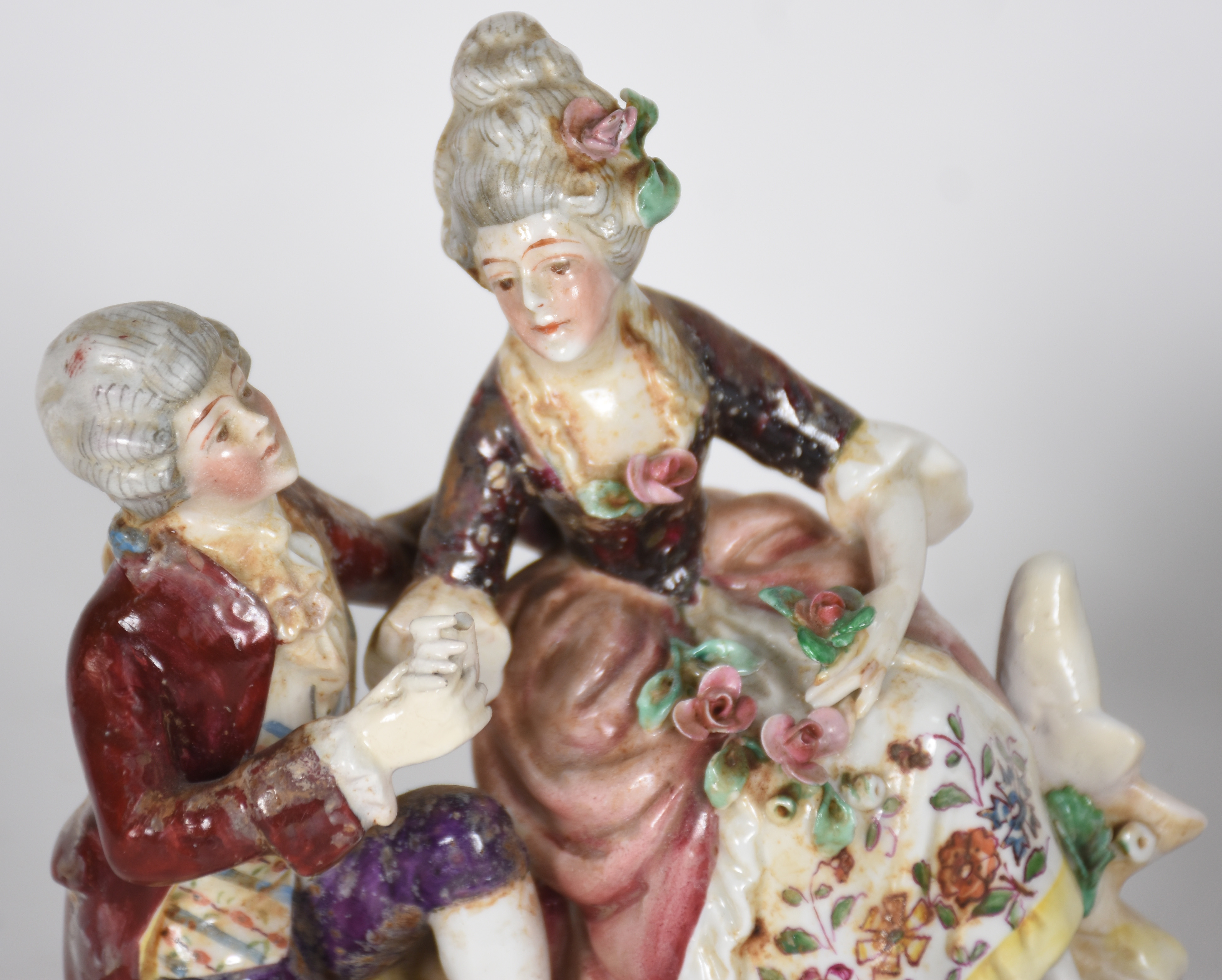 Dois grupos escultóricos de porcelana policromada representando... - foto 2 de 7
