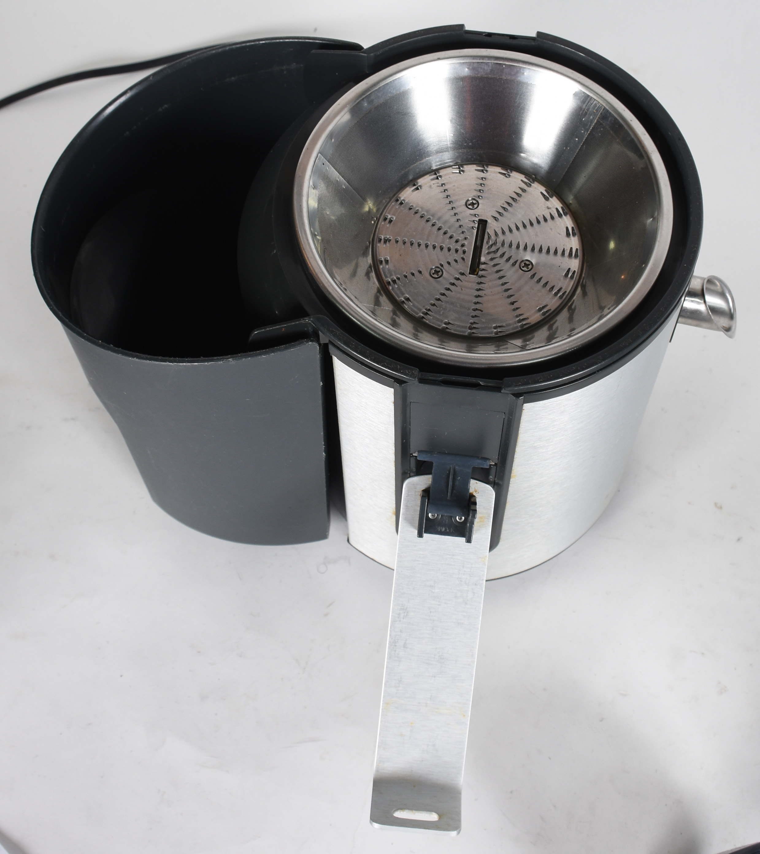 Duas peças para cozinha, sendo: Multiprocessador Walita e panela com... - foto 5 de 6